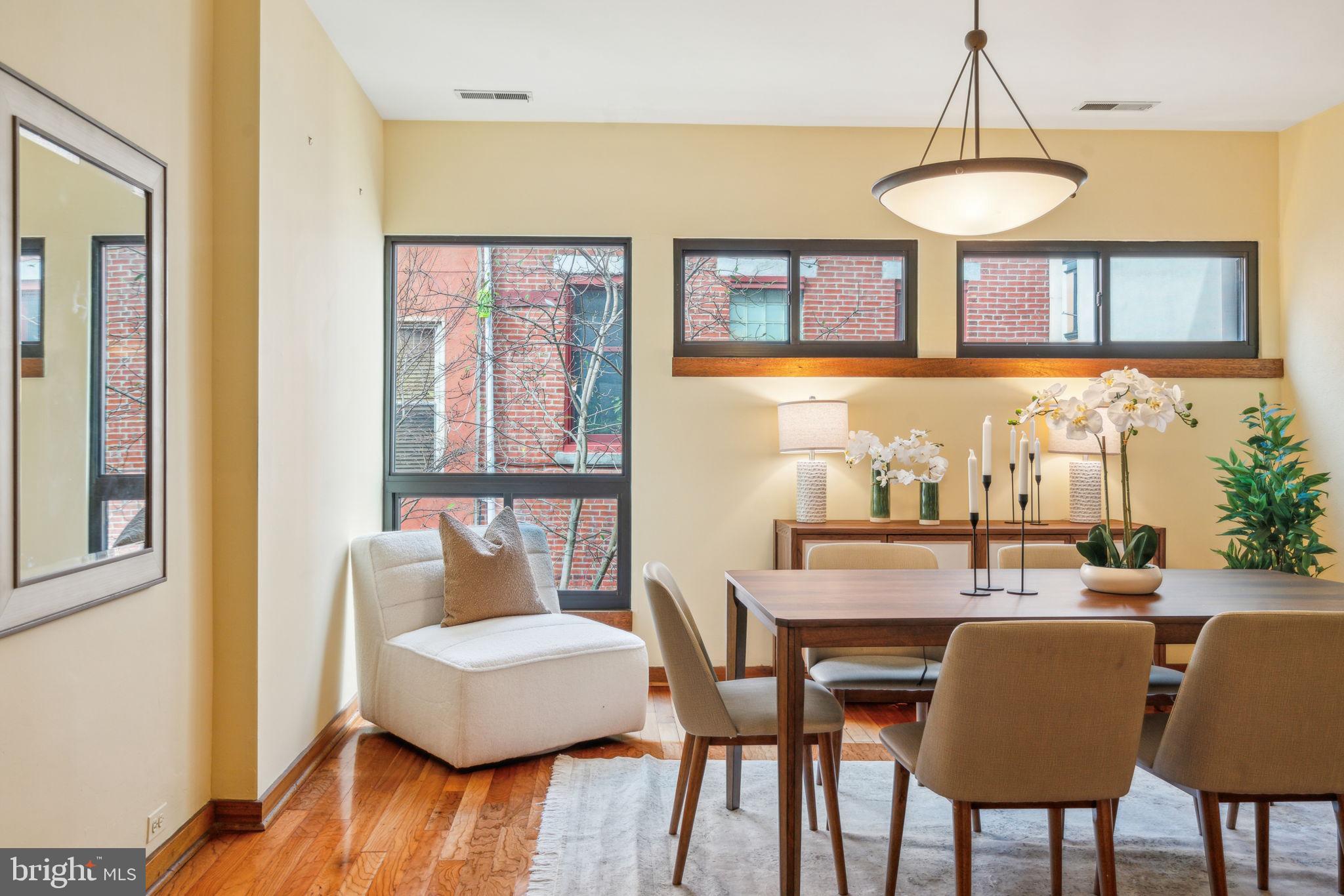 QUEEN VILLAGE - Residential