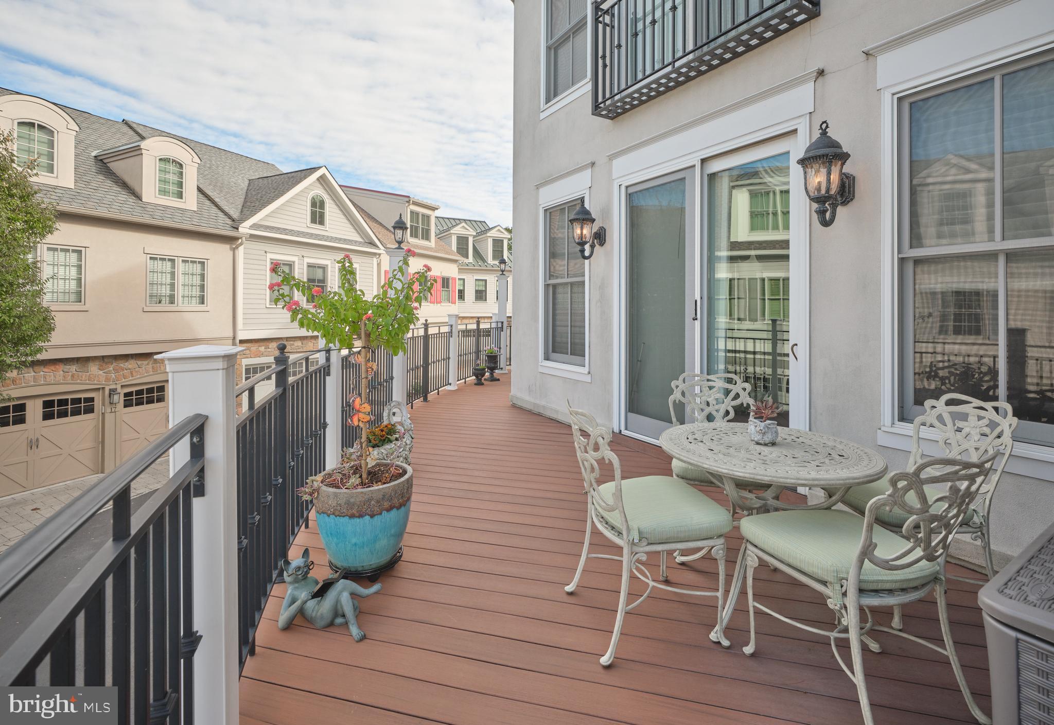 CANAL STREET - Residential