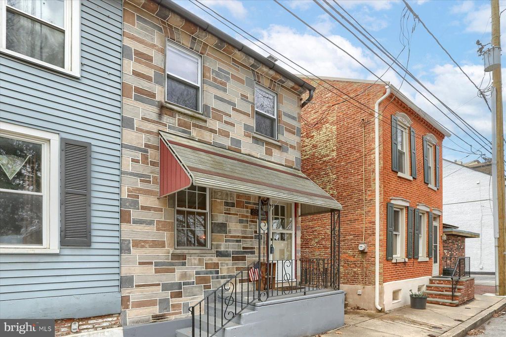 Photo of 254 E LEMON ST, LANCASTER, PA 17602 (MLS # PALA2031556)