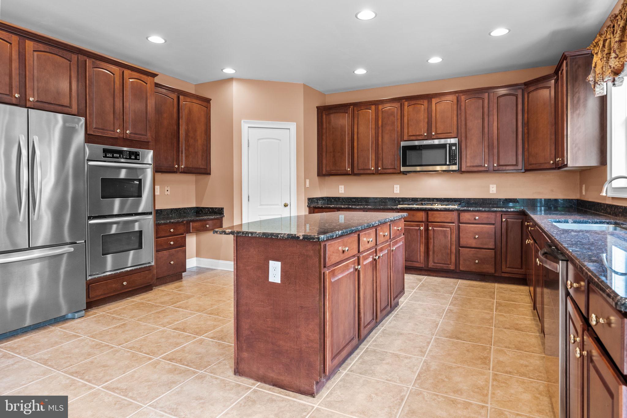 IVYLAND VILLAGE - Residential