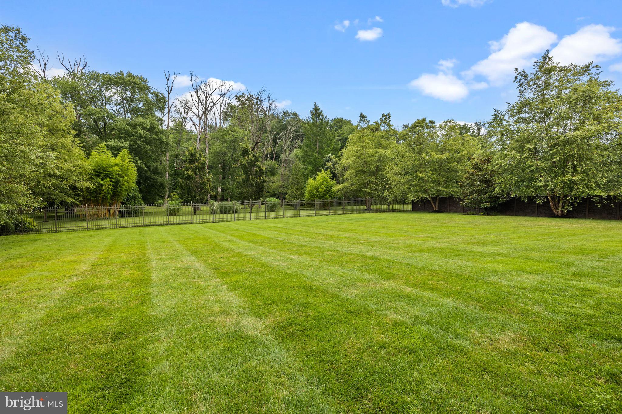 IVYLAND VILLAGE - Residential