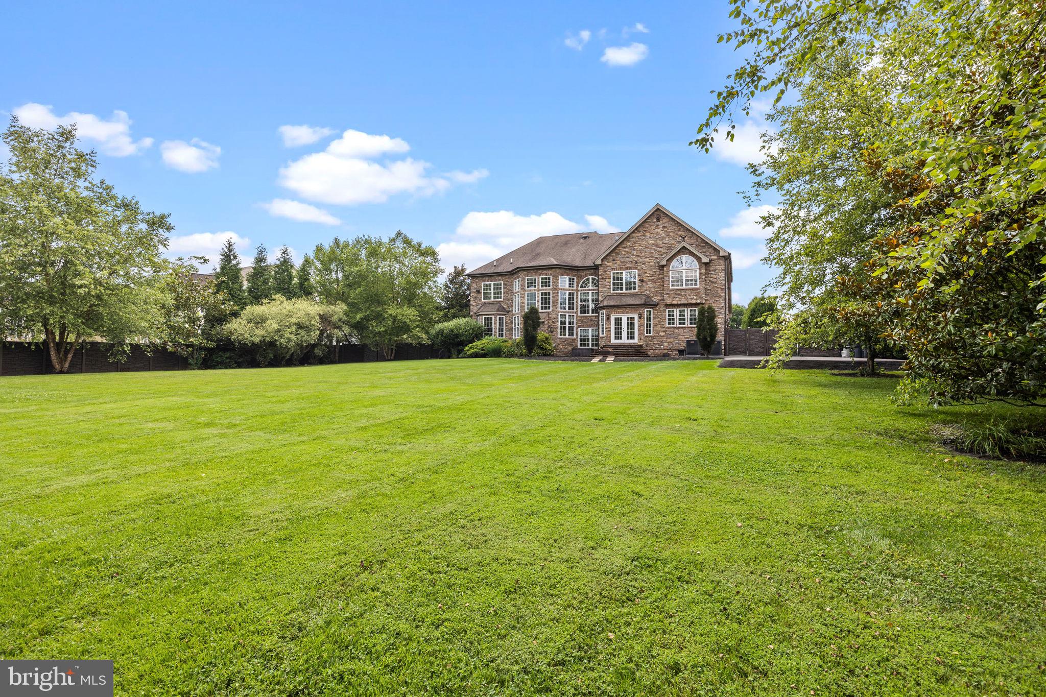 IVYLAND VILLAGE - Residential