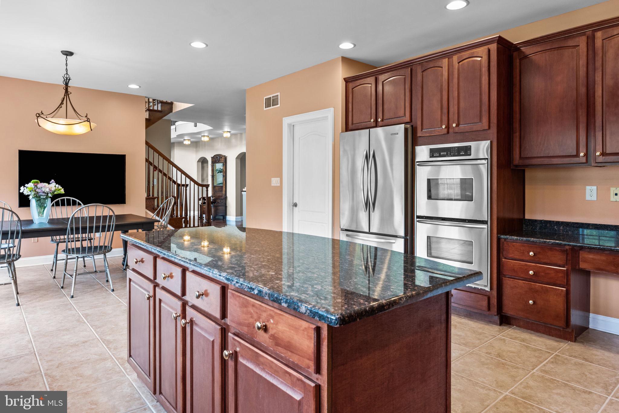 IVYLAND VILLAGE - Residential