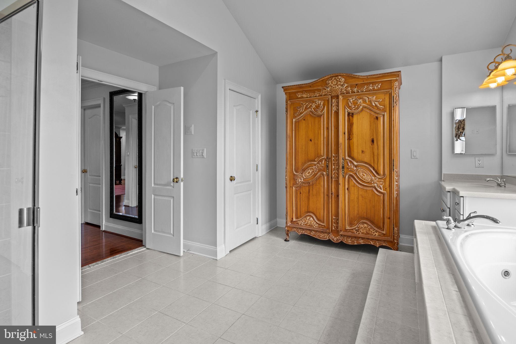 IVYLAND VILLAGE - Residential