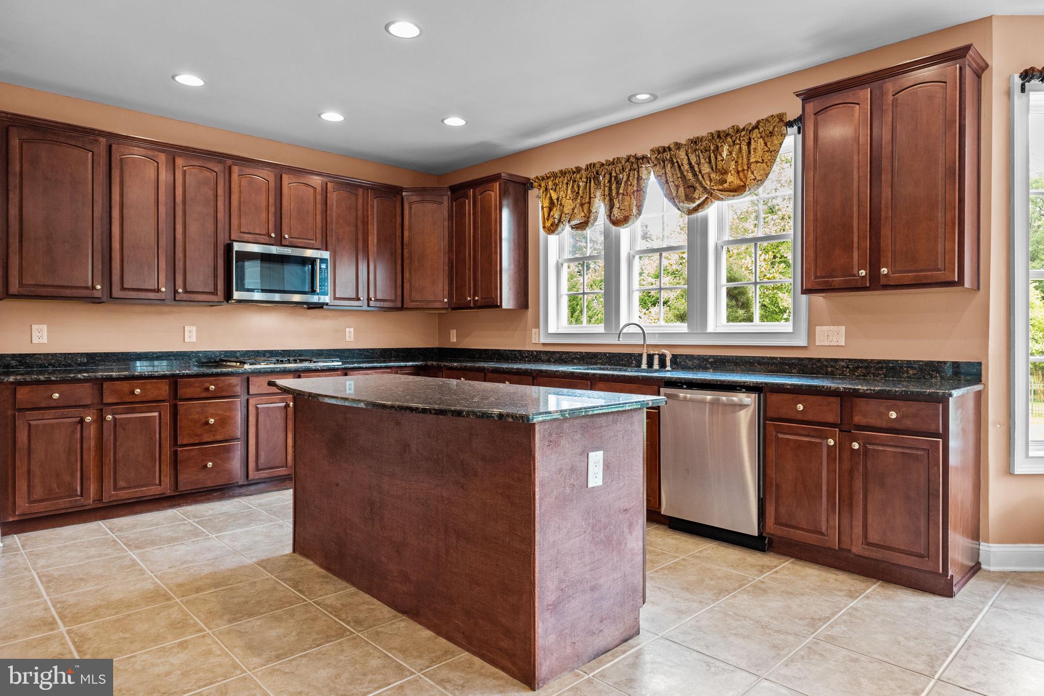 IVYLAND VILLAGE - Residential