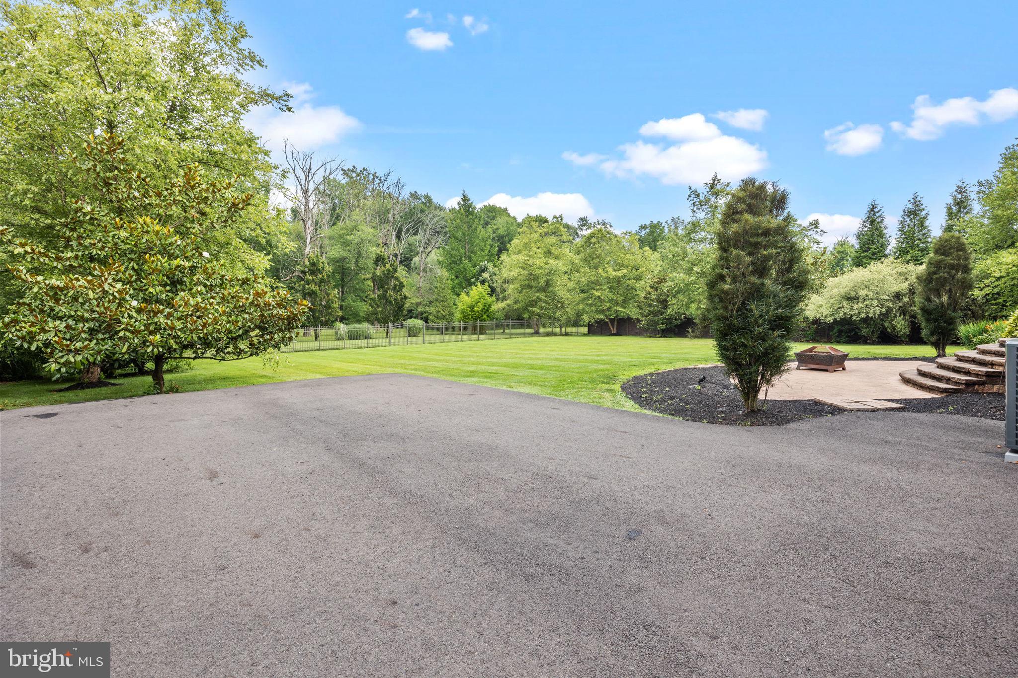 IVYLAND VILLAGE - Residential