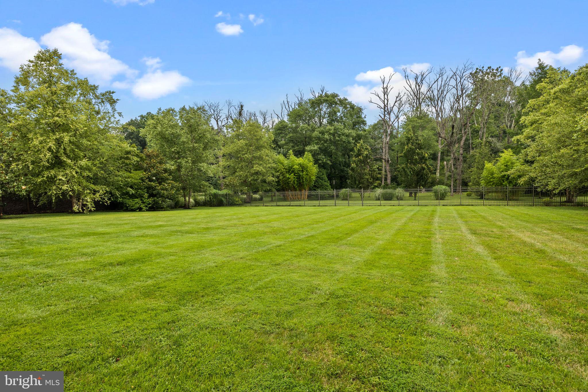 IVYLAND VILLAGE - Residential