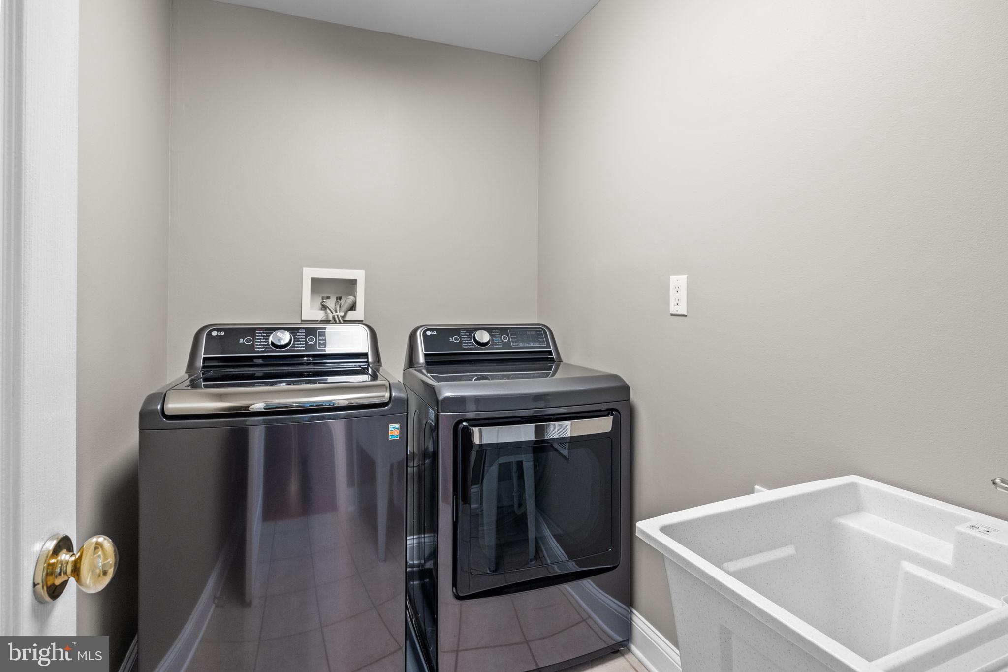 IVYLAND VILLAGE - Residential