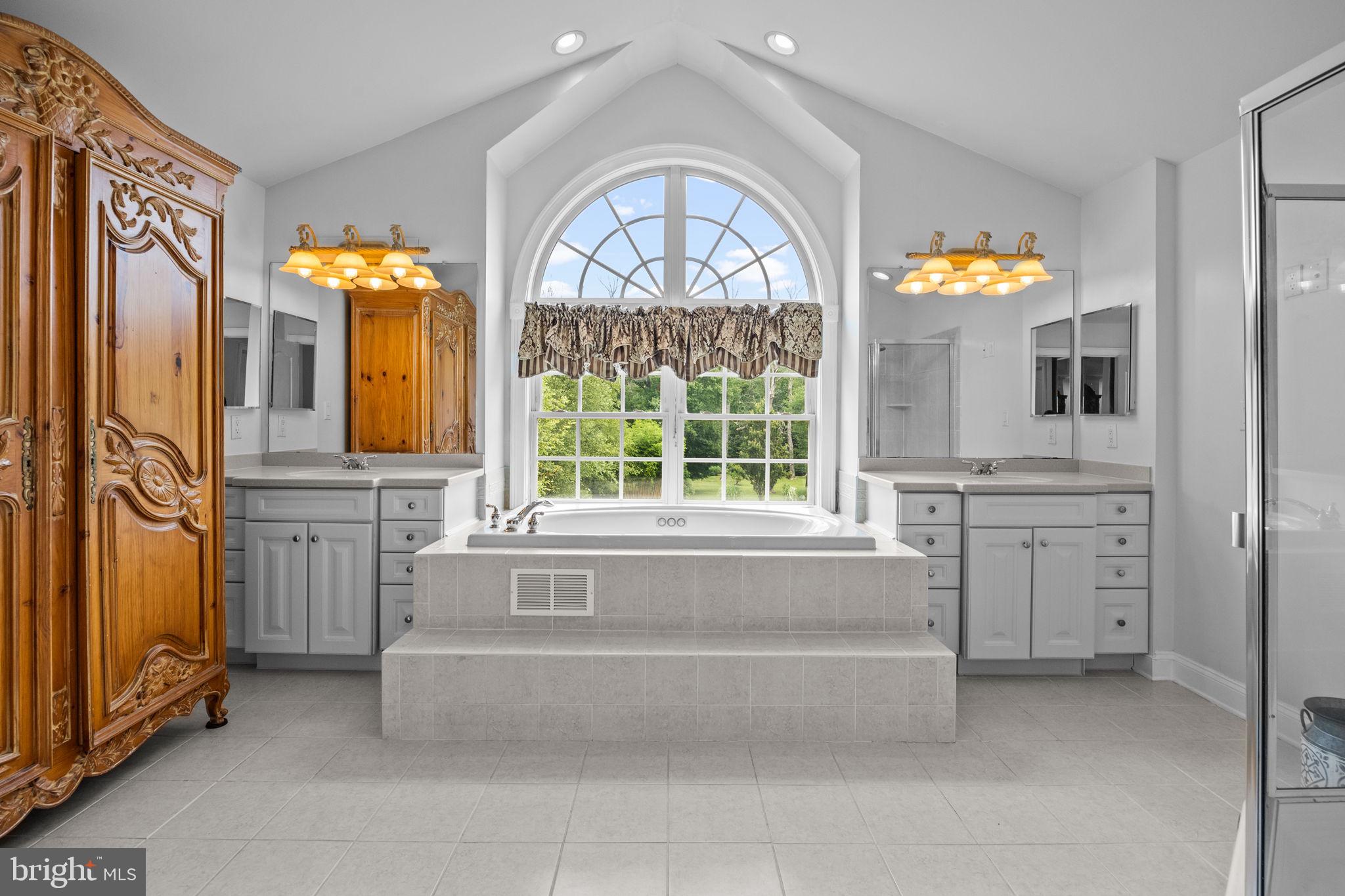 IVYLAND VILLAGE - Residential