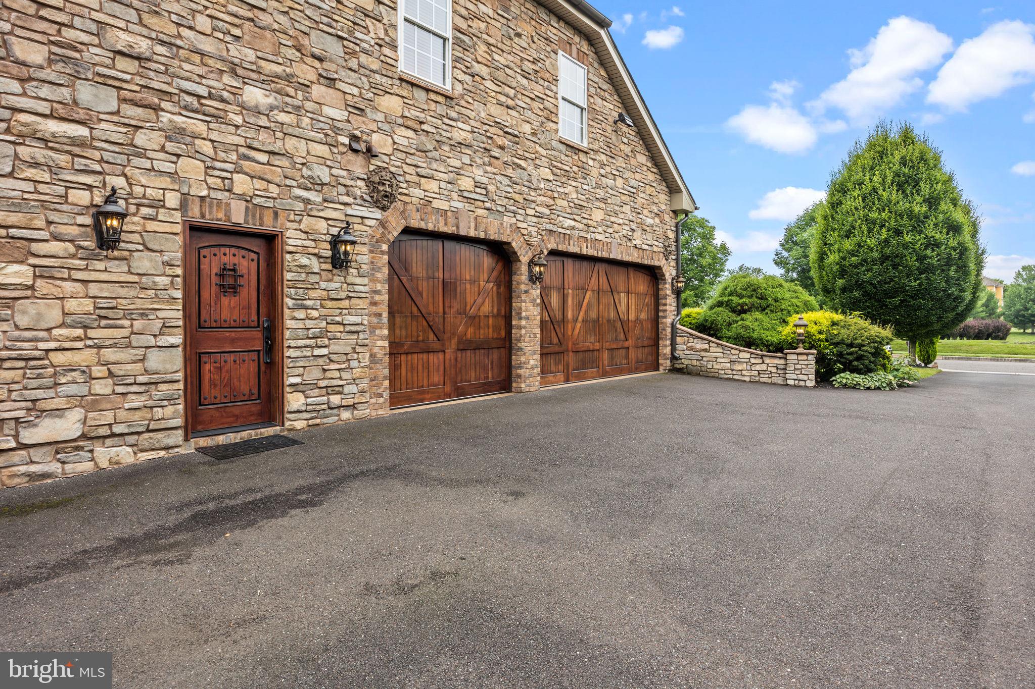 IVYLAND VILLAGE - Residential