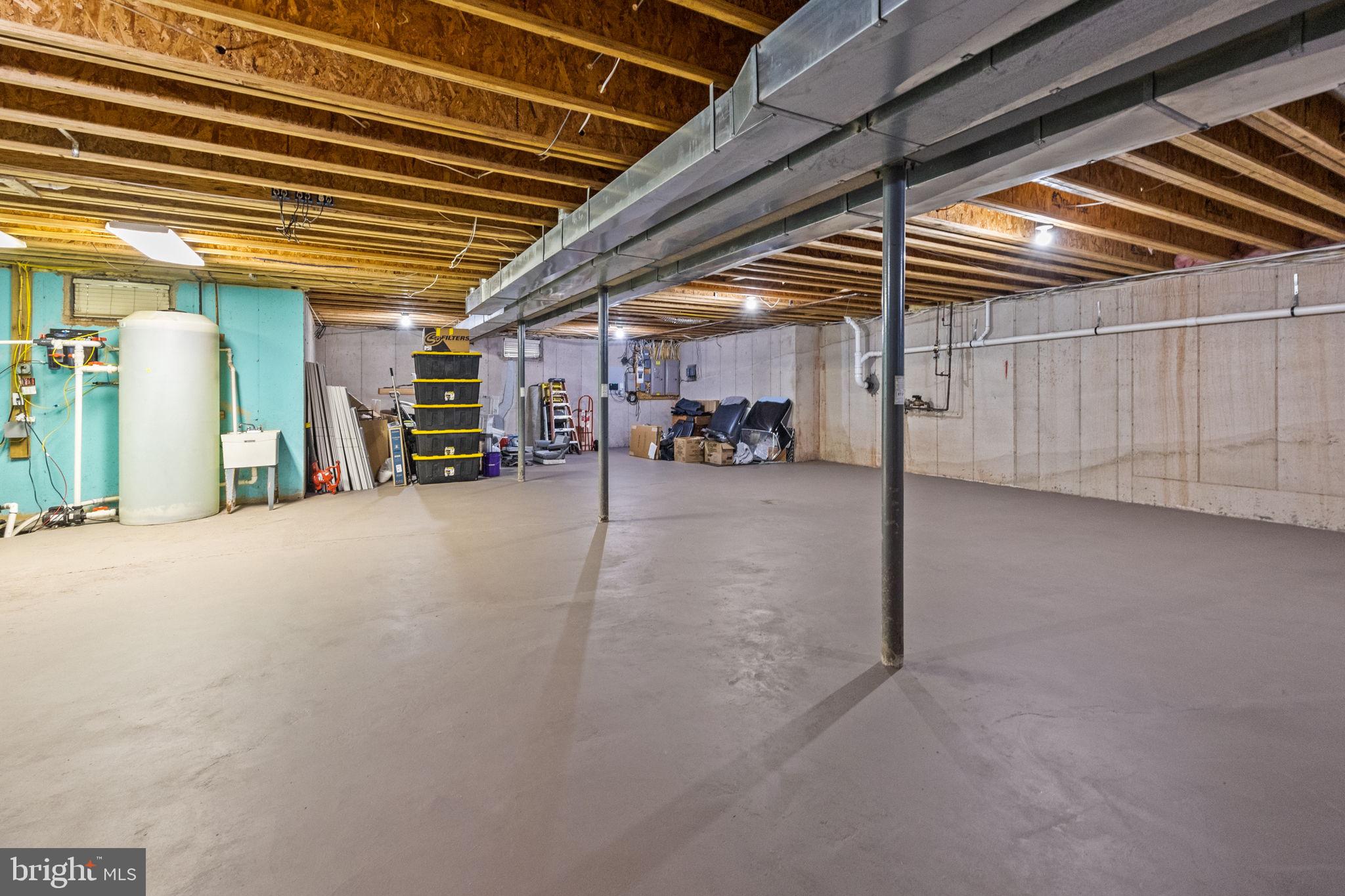 IVYLAND VILLAGE - Residential