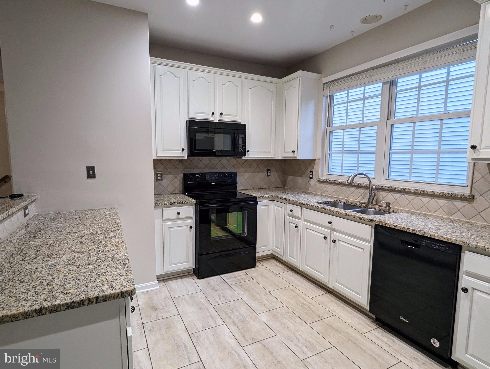 KINGSBROOKE - Residential Lease