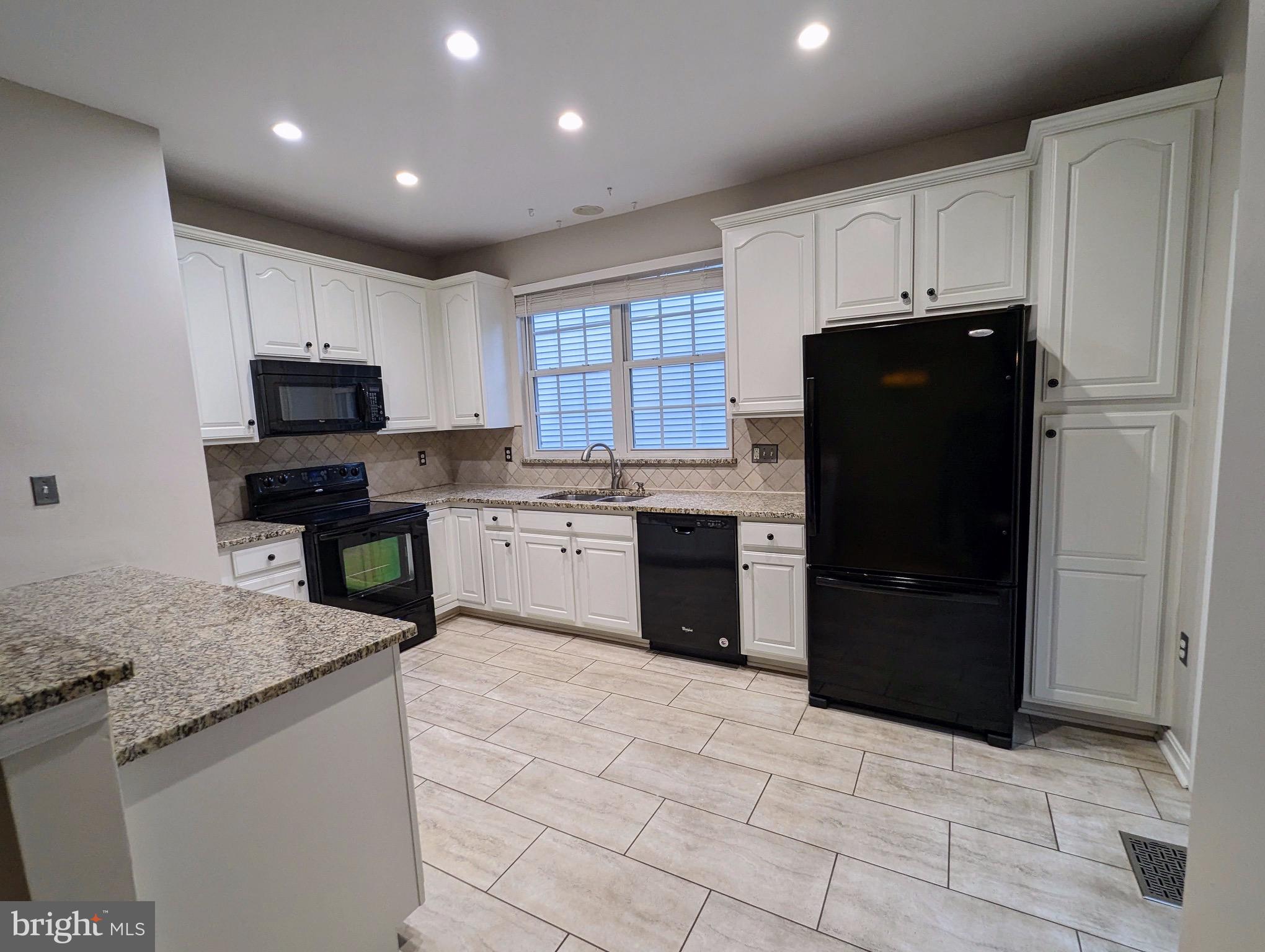 KINGSBROOKE - Residential Lease