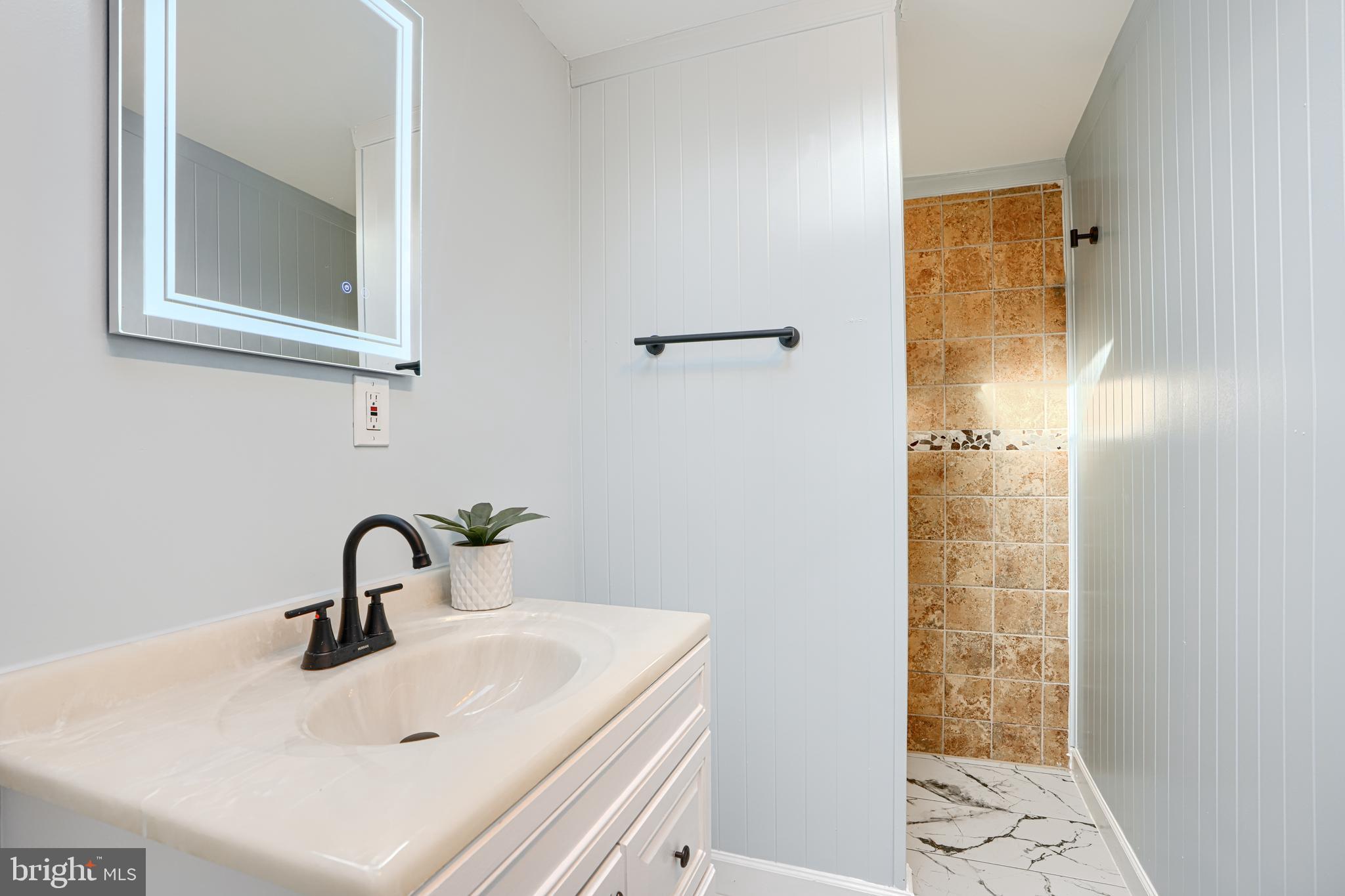 EASTERN TERRACE - Residential