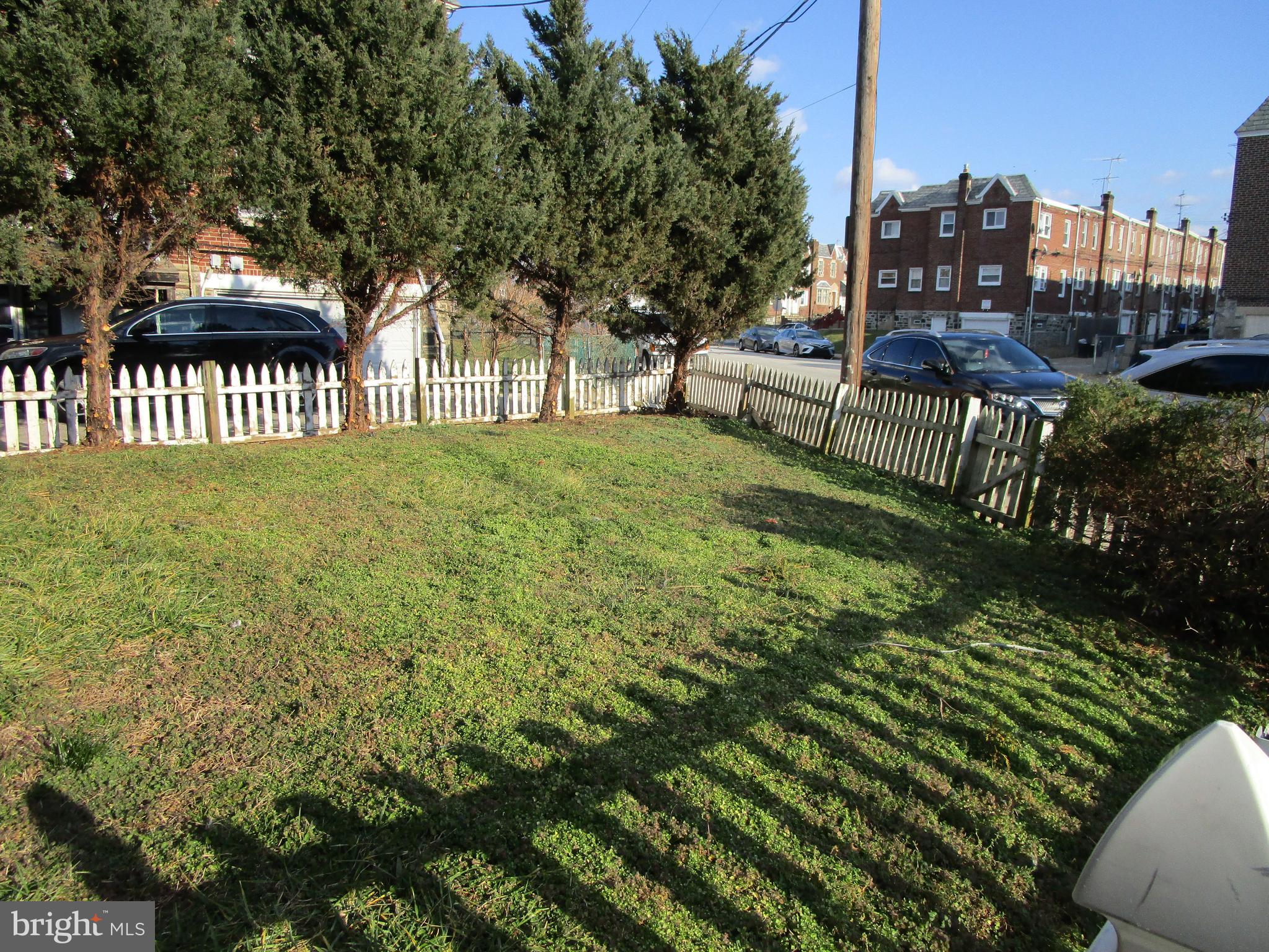 CASTOR GARDENS - Residential Lease