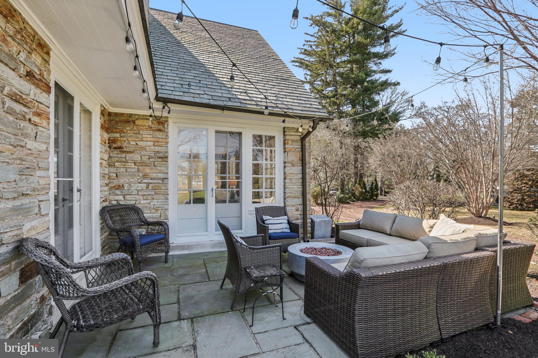 DELAVUE MANOR - Residential