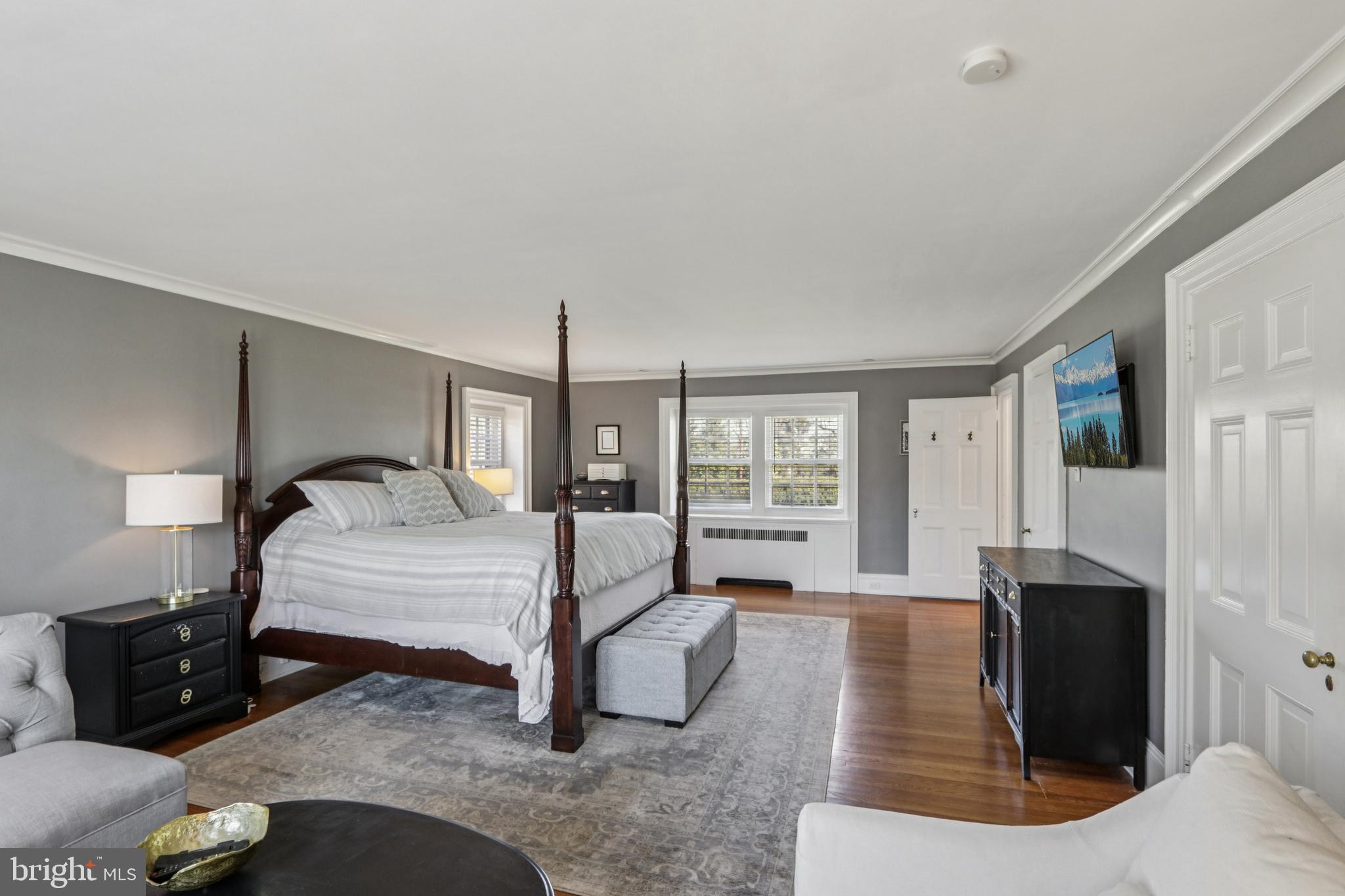 DELAVUE MANOR - Residential