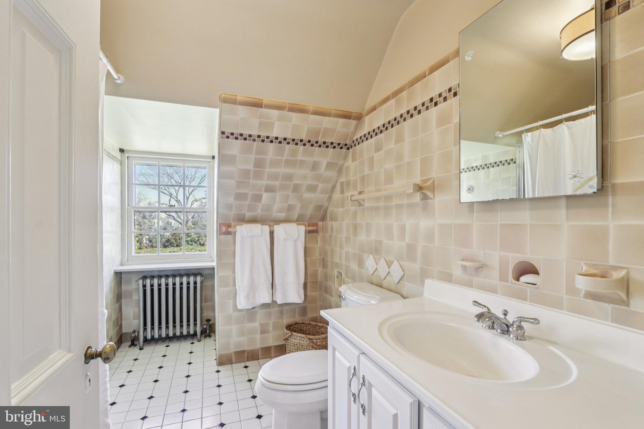 DELAVUE MANOR - Residential