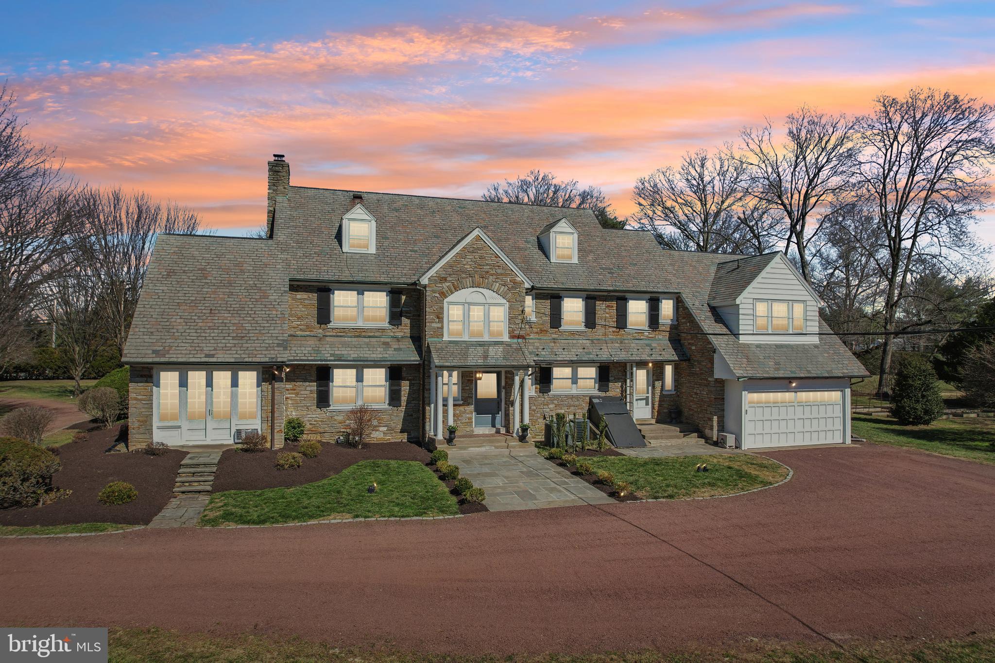 DELAVUE MANOR - Residential