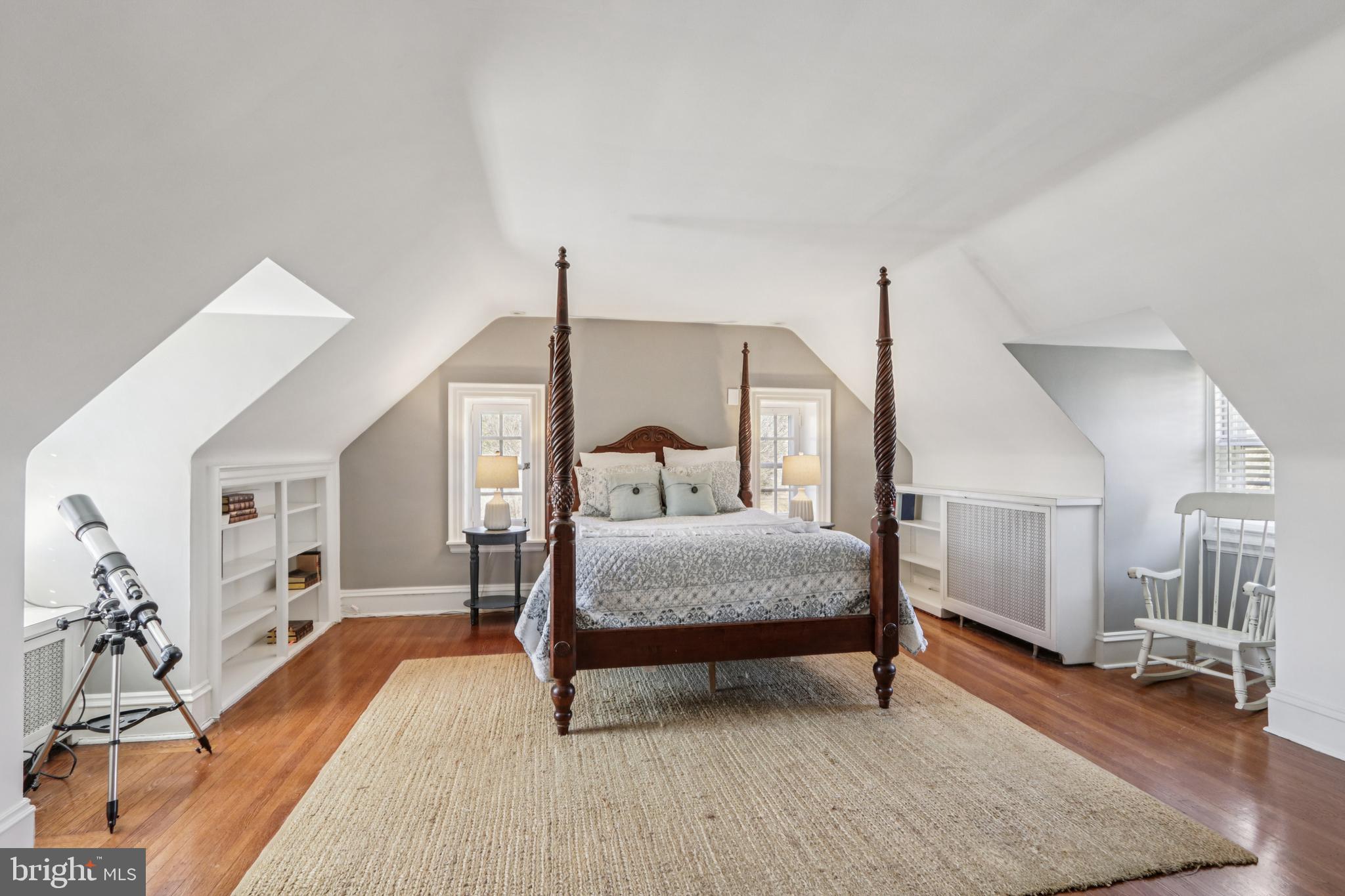 DELAVUE MANOR - Residential