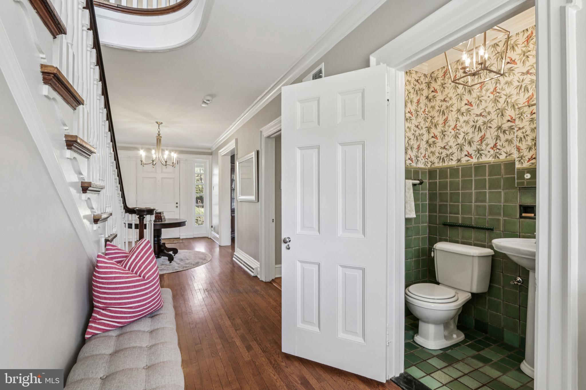 DELAVUE MANOR - Residential