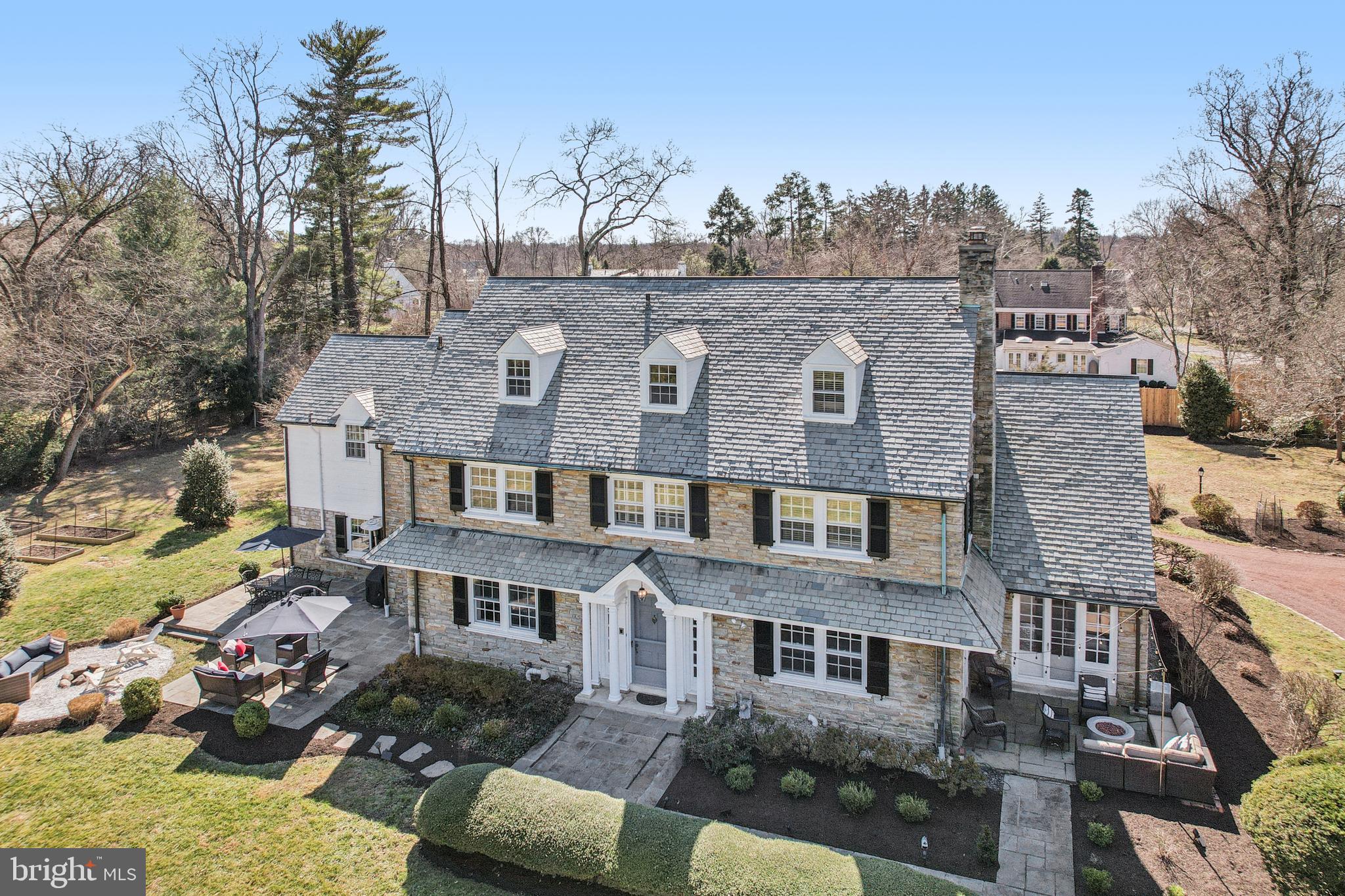 DELAVUE MANOR - Residential