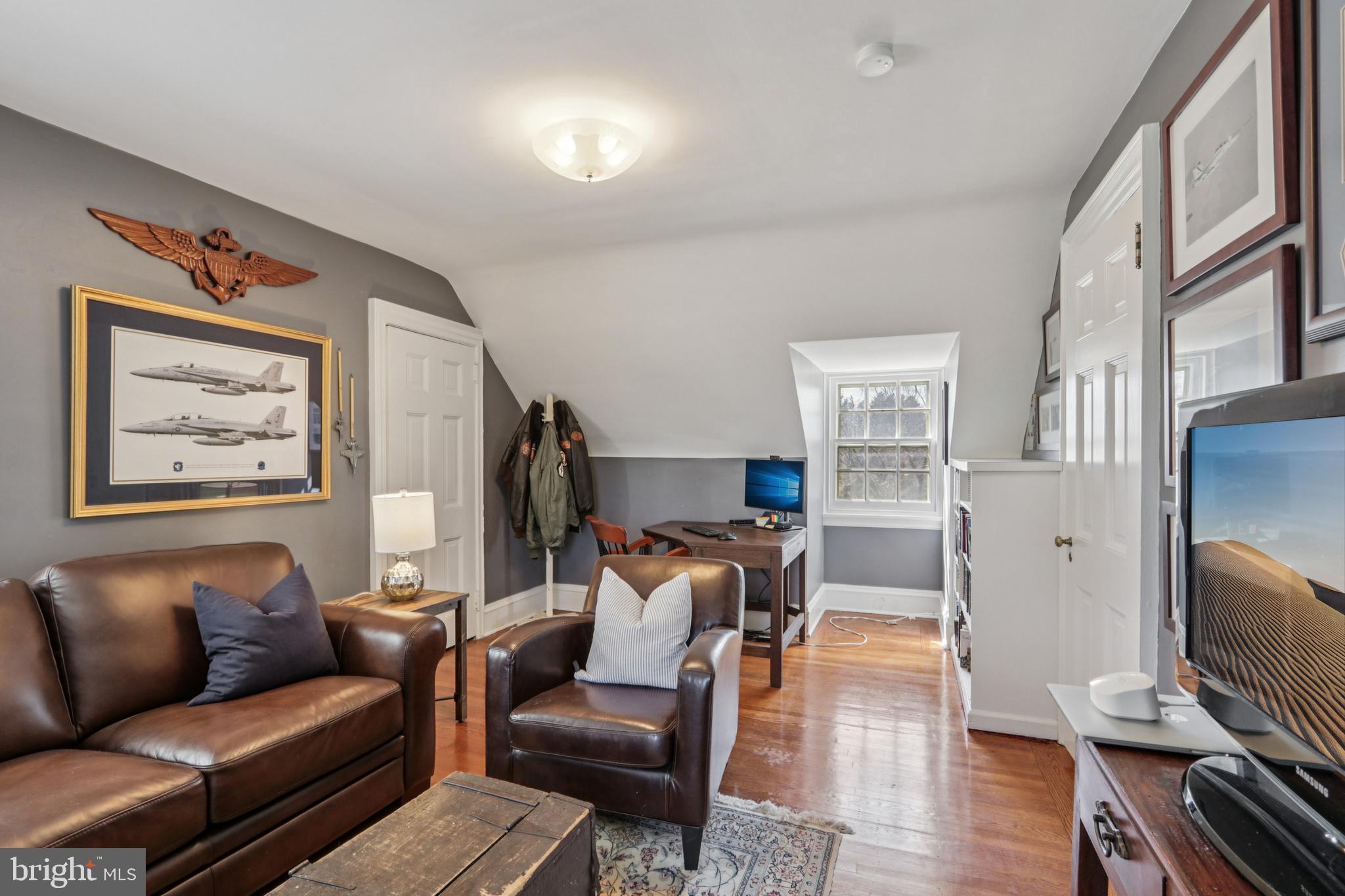 DELAVUE MANOR - Residential