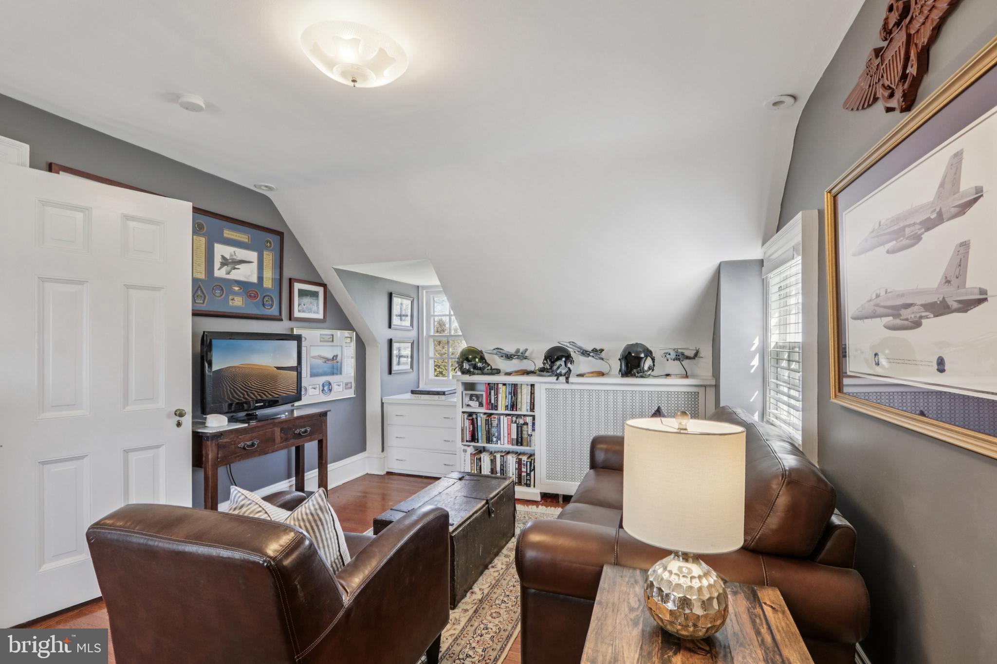 DELAVUE MANOR - Residential