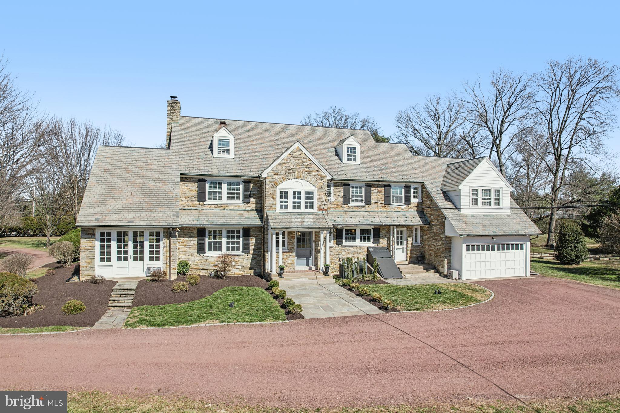 DELAVUE MANOR - Residential