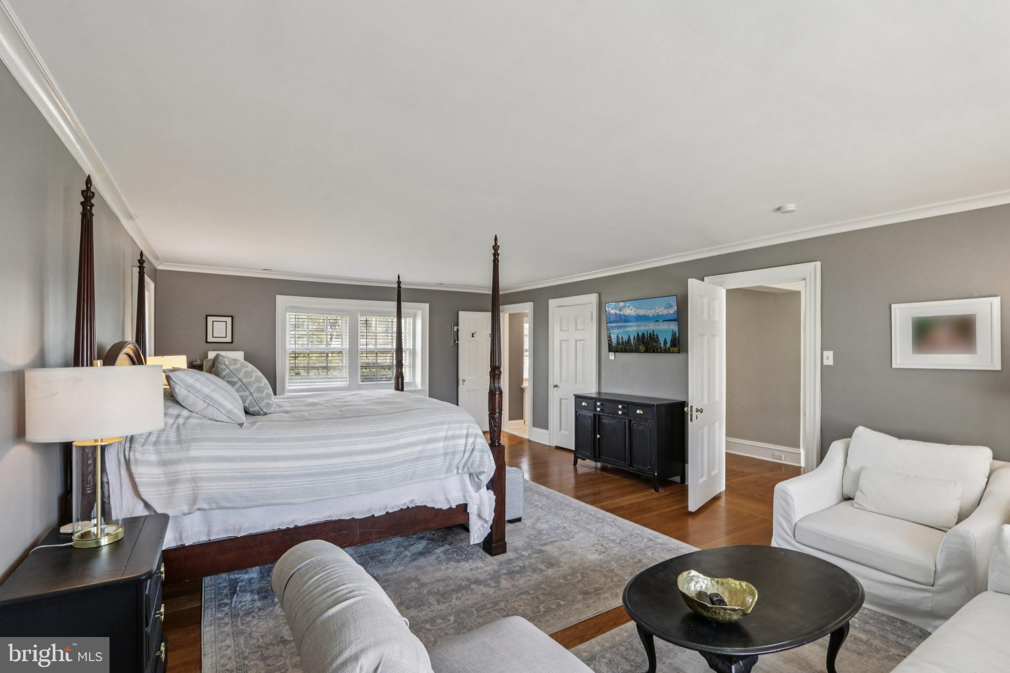 DELAVUE MANOR - Residential