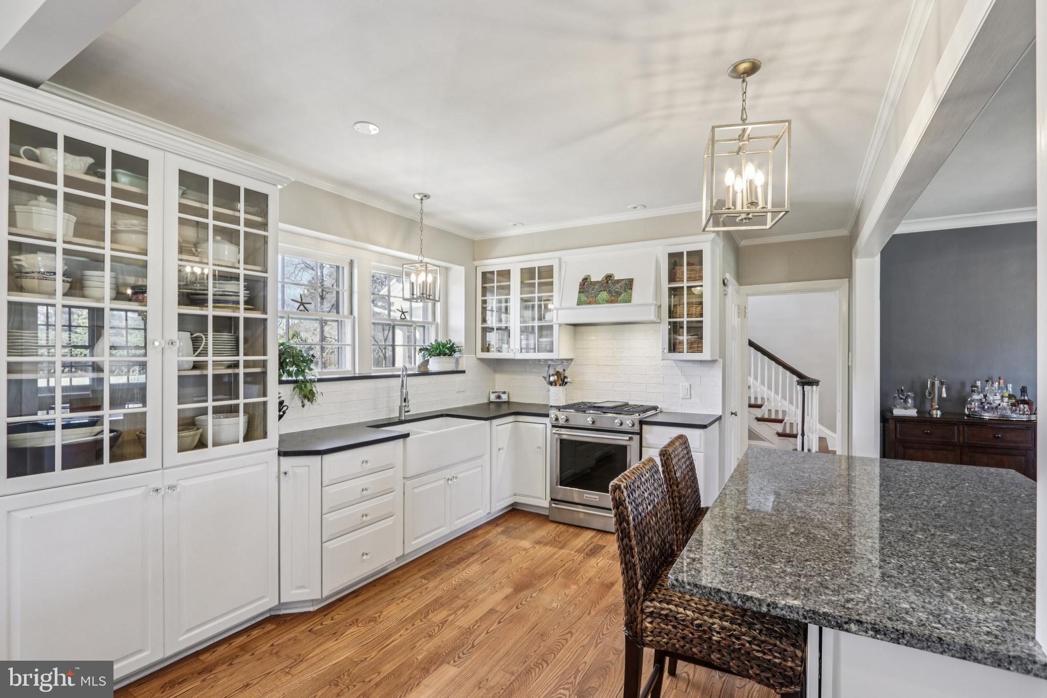 DELAVUE MANOR - Residential