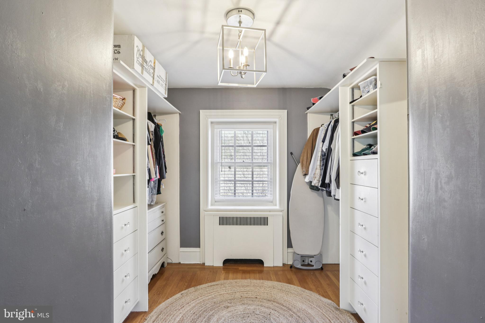 DELAVUE MANOR - Residential