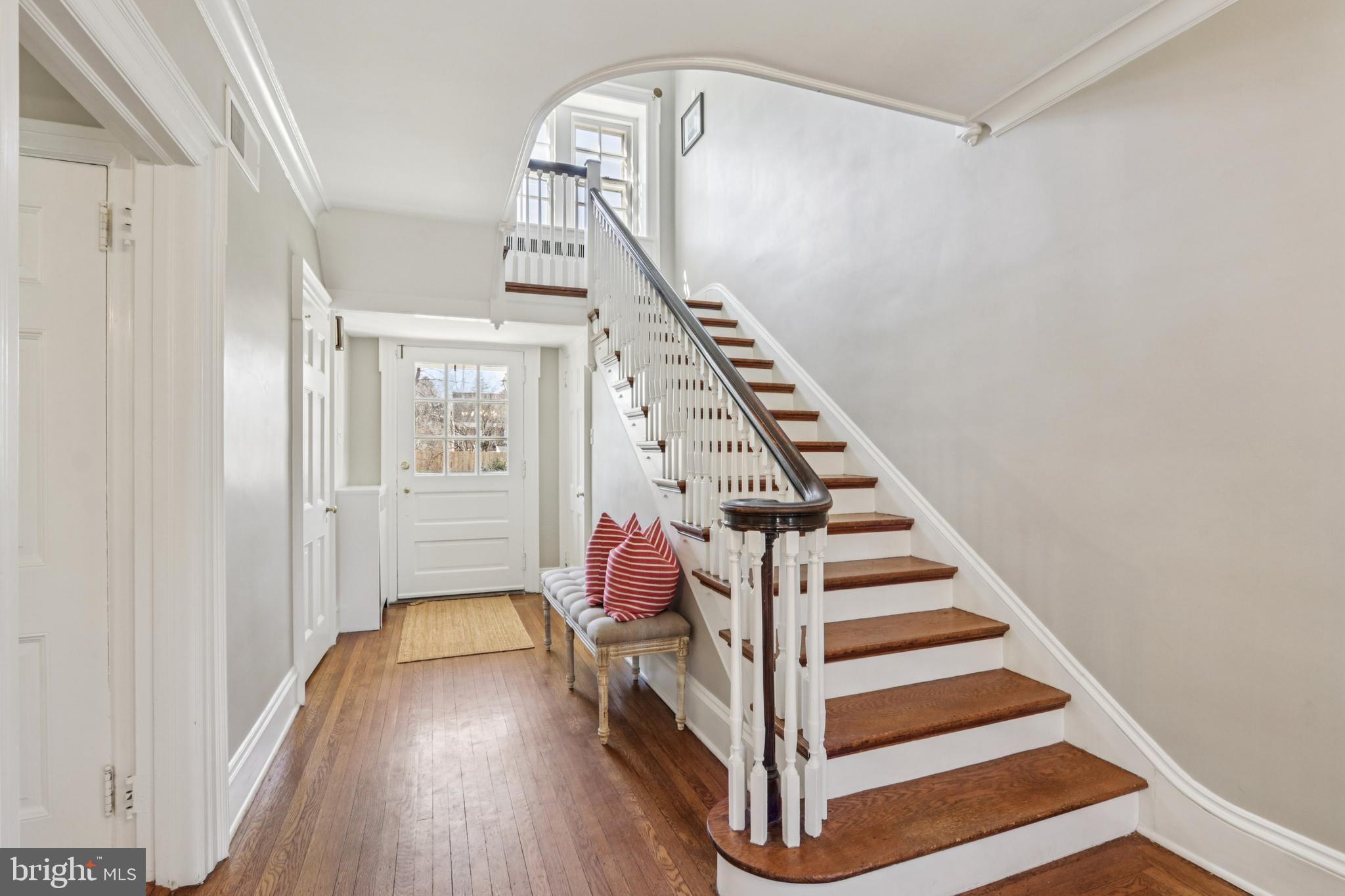 DELAVUE MANOR - Residential