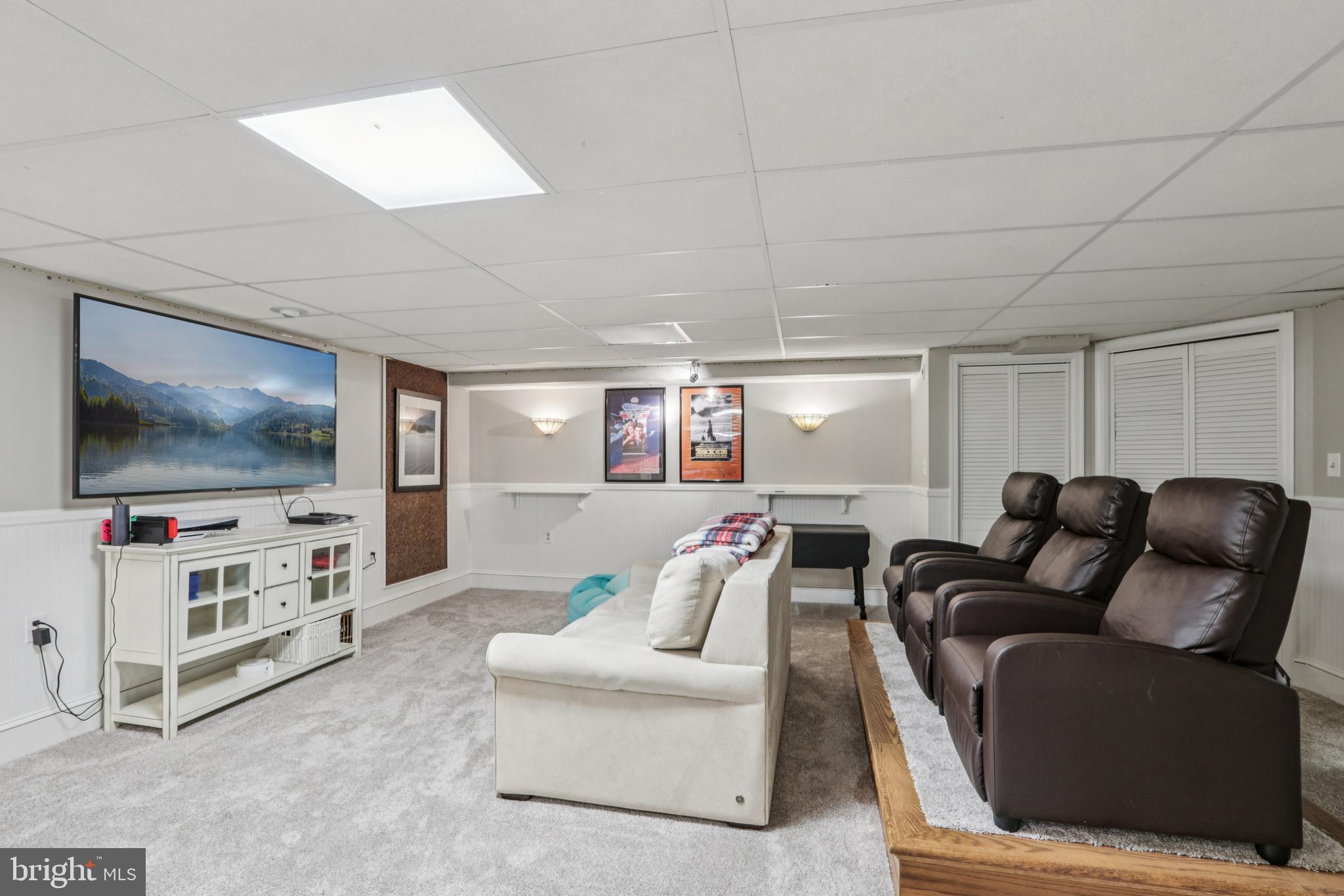 DELAVUE MANOR - Residential