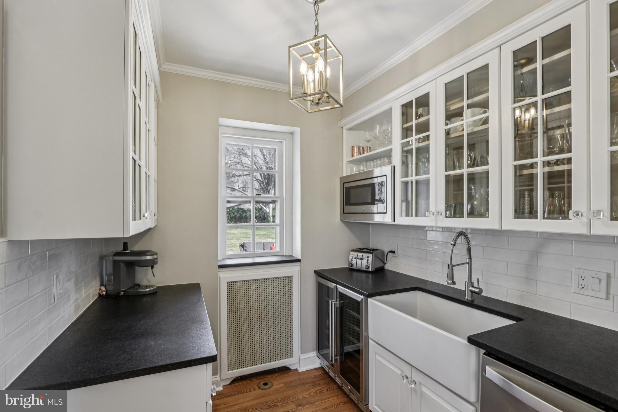 DELAVUE MANOR - Residential