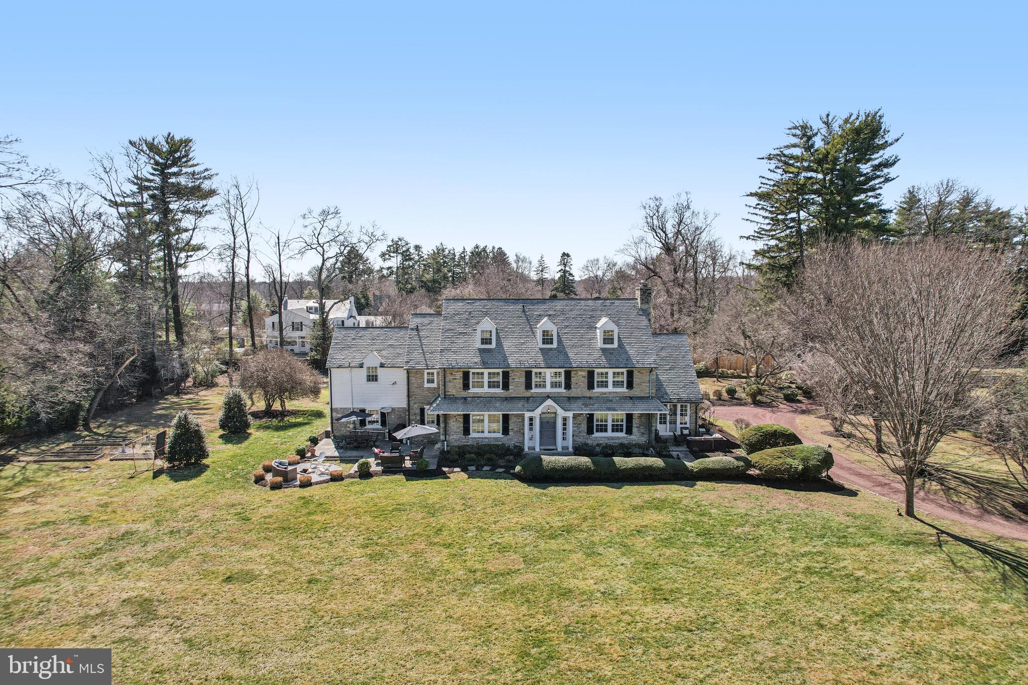 DELAVUE MANOR - Residential