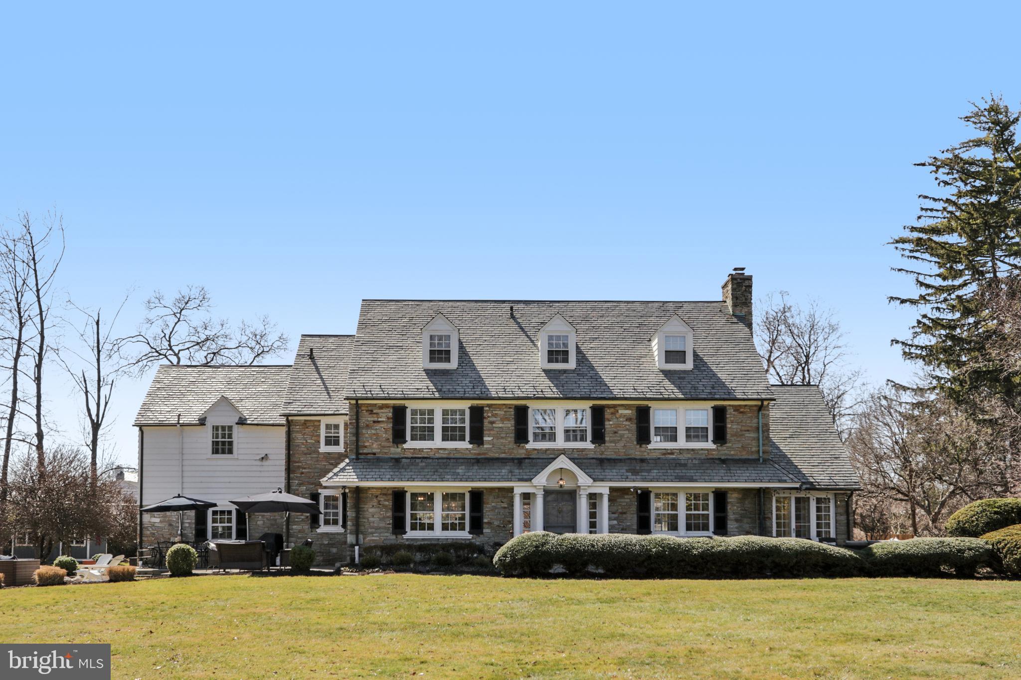 DELAVUE MANOR - Residential