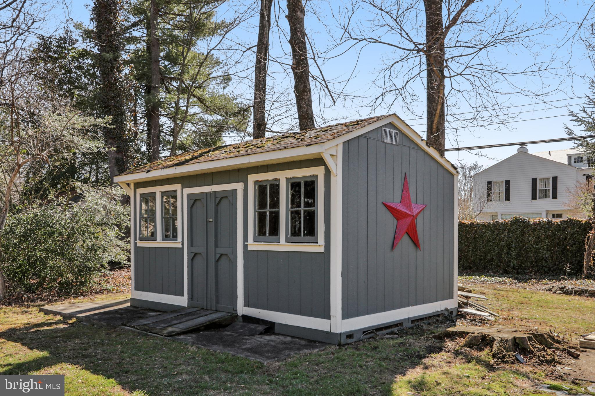 DELAVUE MANOR - Residential