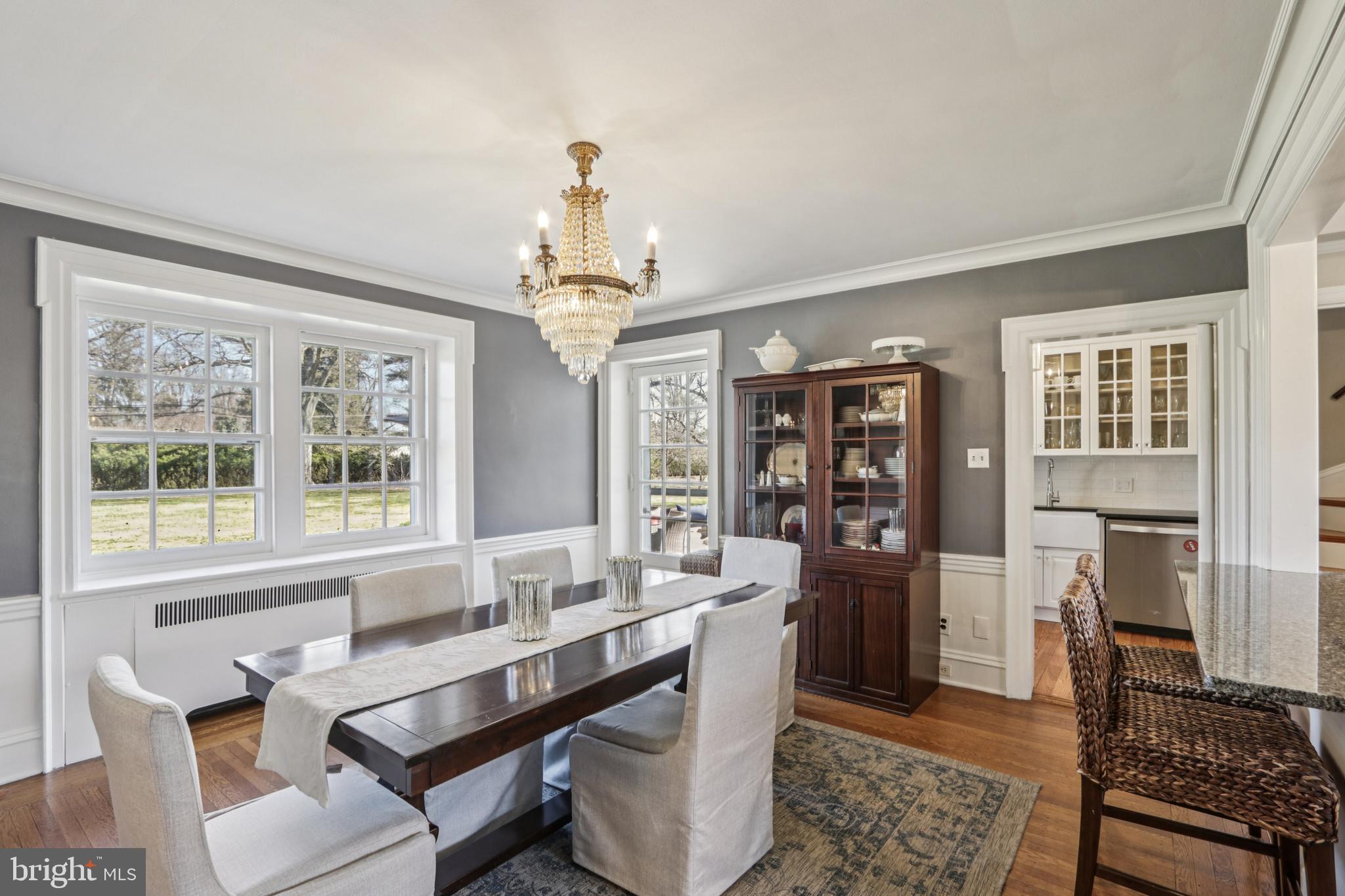 DELAVUE MANOR - Residential