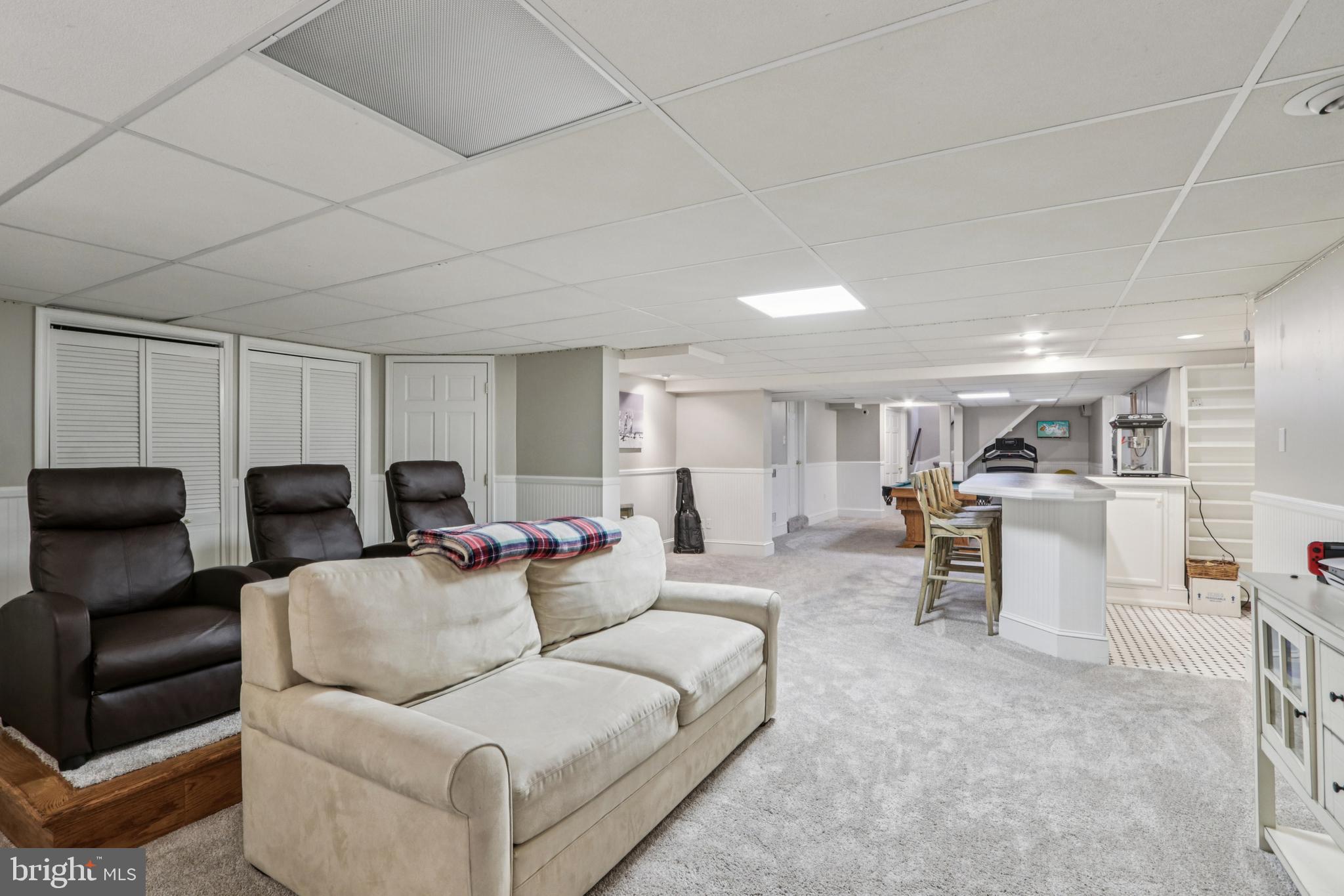 DELAVUE MANOR - Residential