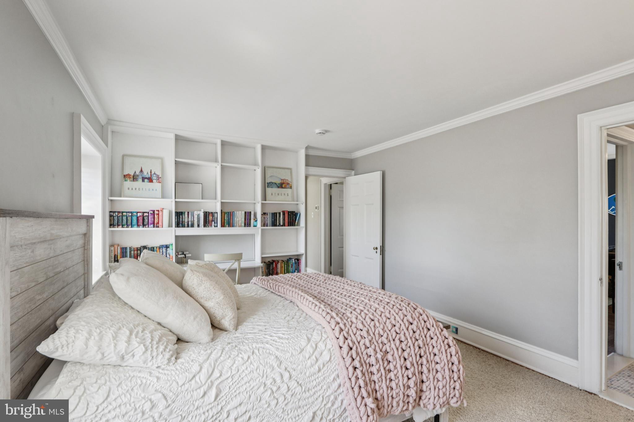 DELAVUE MANOR - Residential