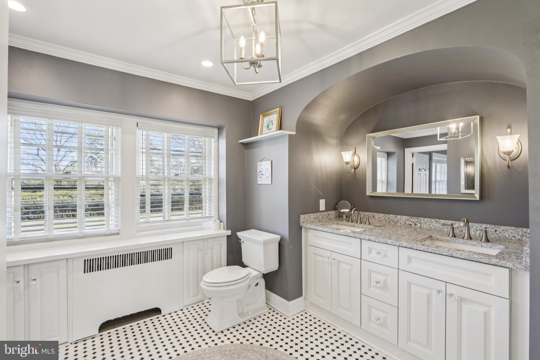 DELAVUE MANOR - Residential