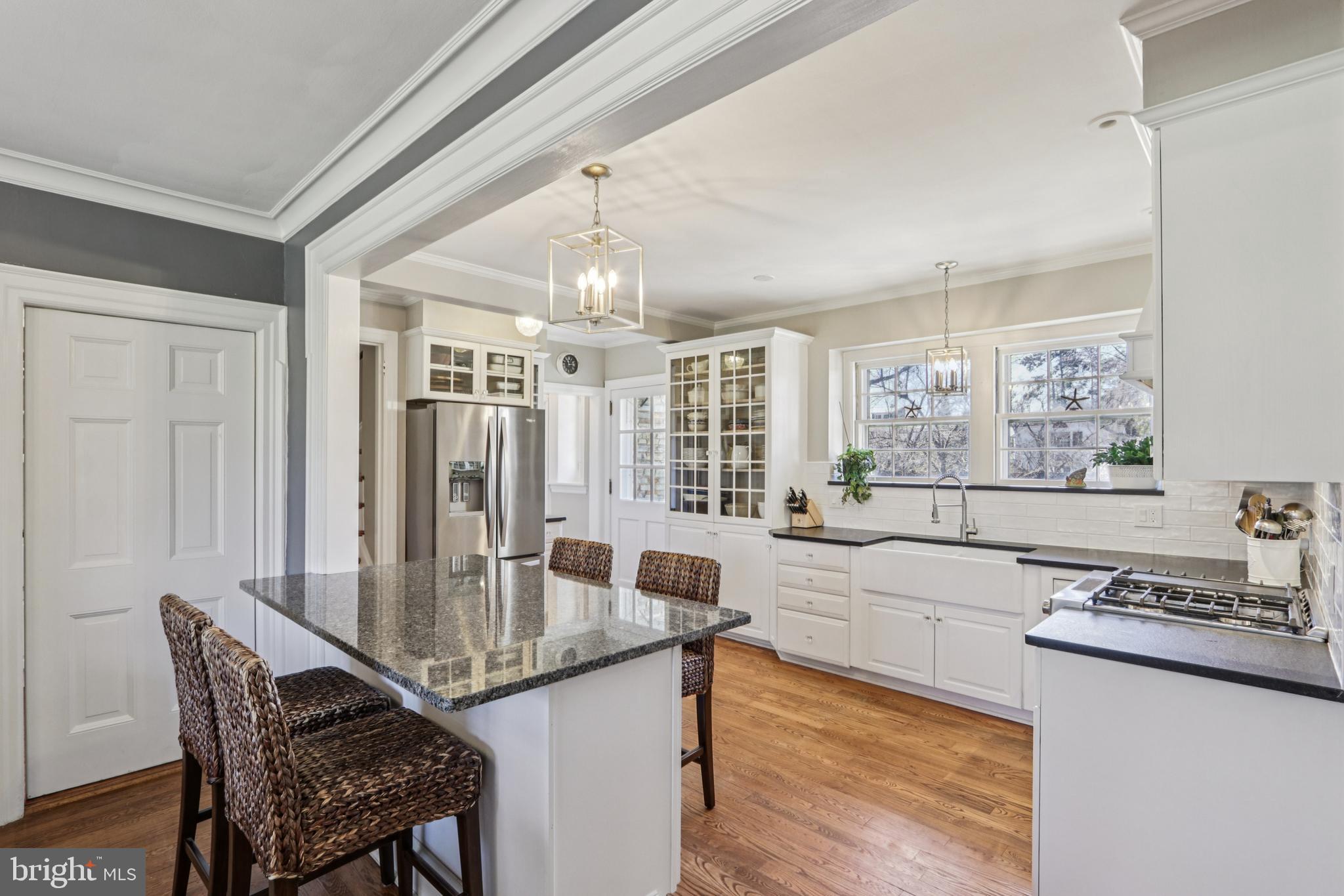 DELAVUE MANOR - Residential