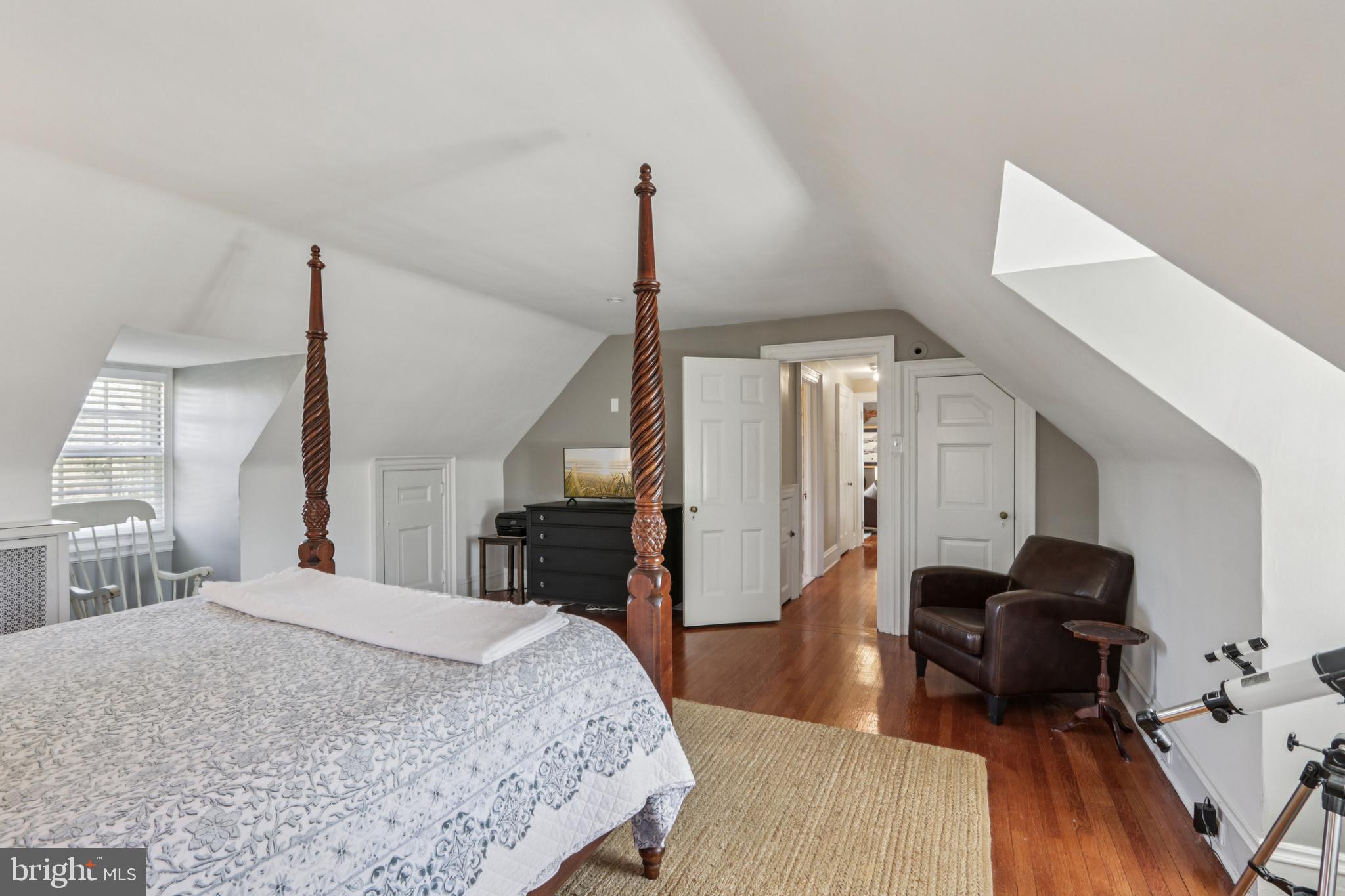 DELAVUE MANOR - Residential