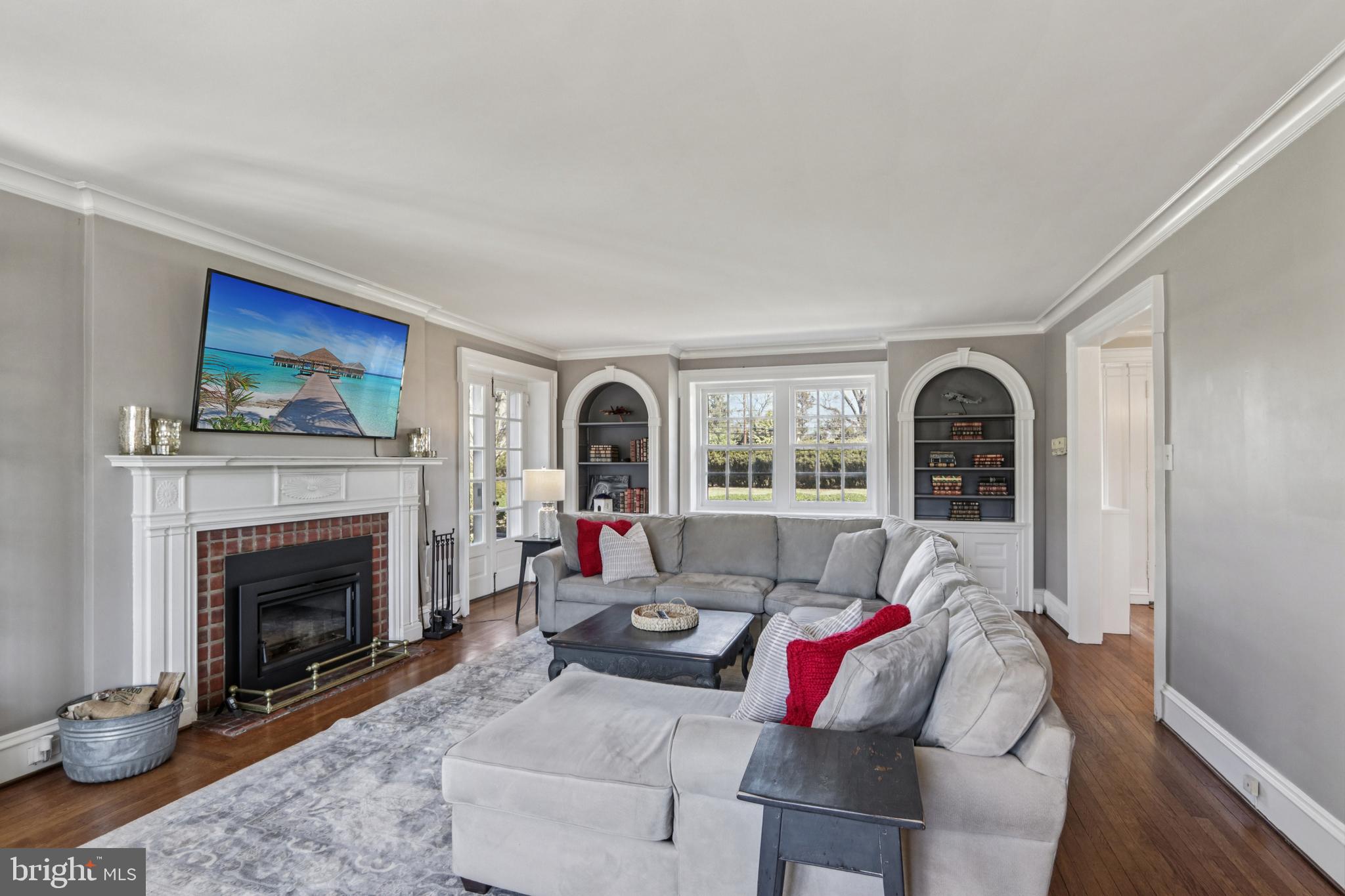 DELAVUE MANOR - Residential