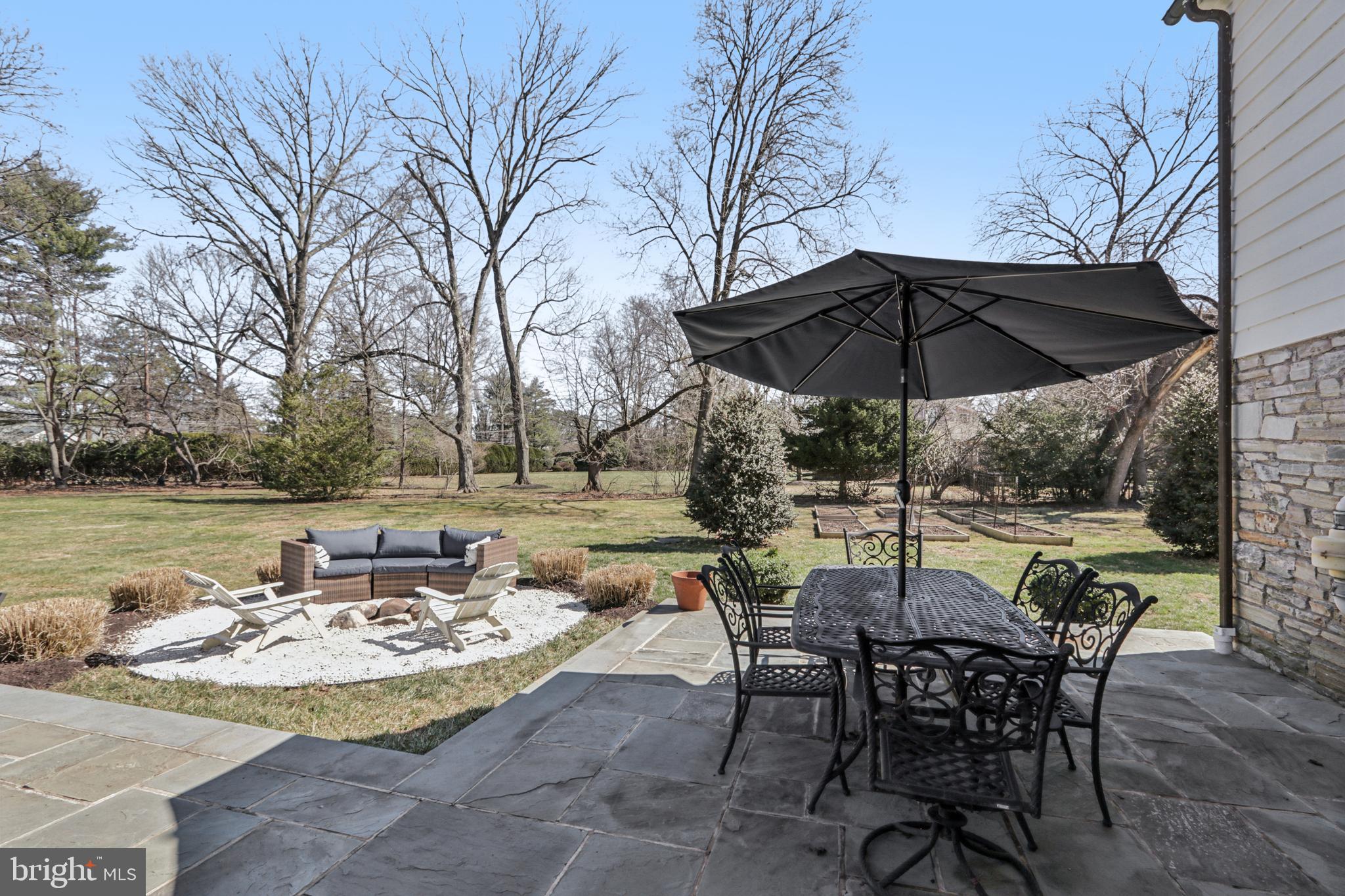 DELAVUE MANOR - Residential