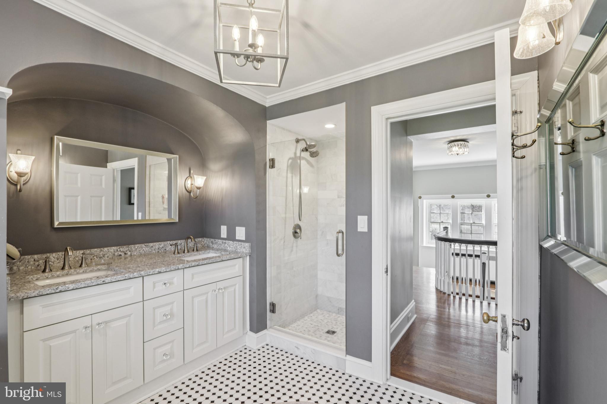 DELAVUE MANOR - Residential