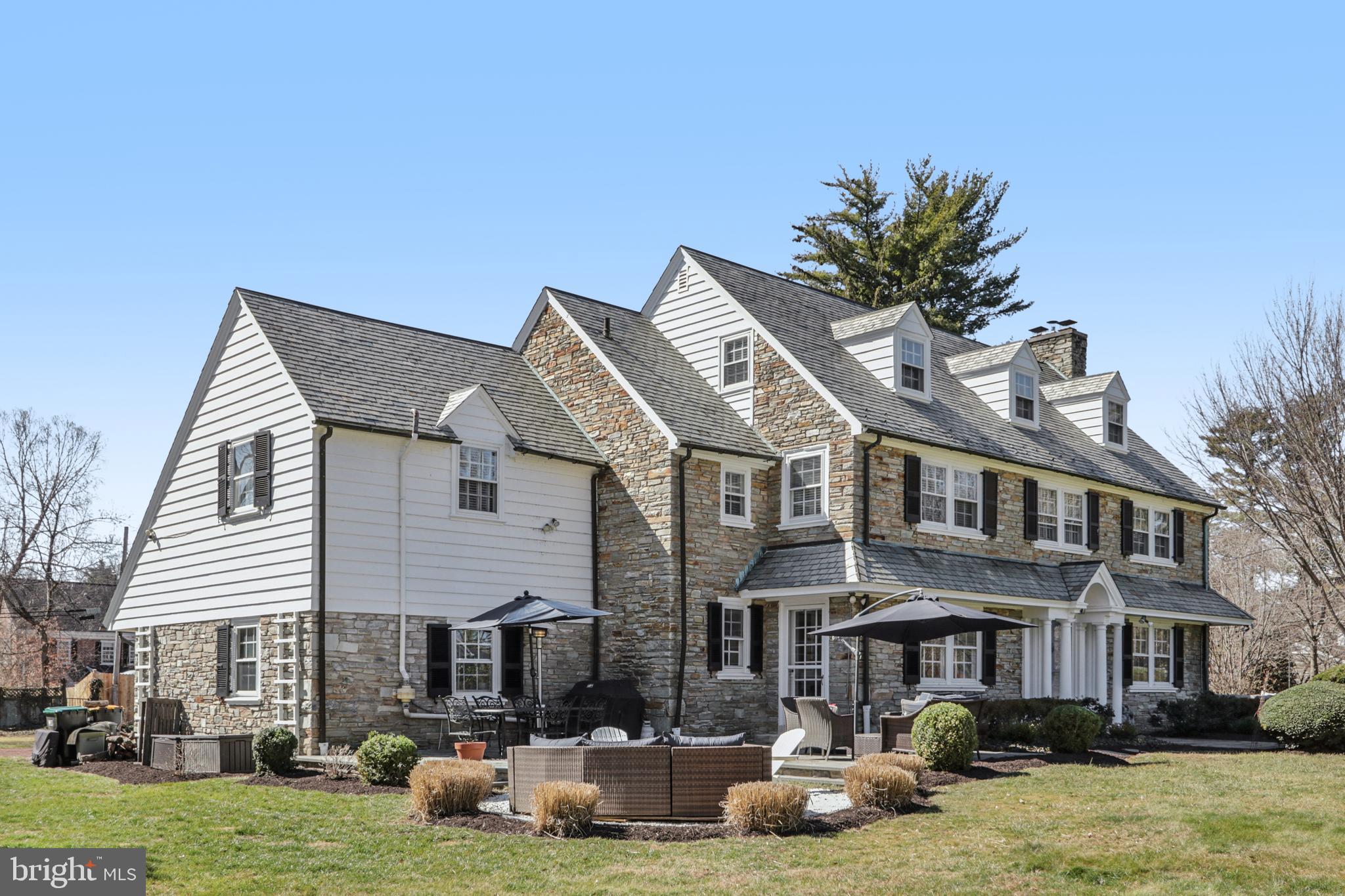 DELAVUE MANOR - Residential