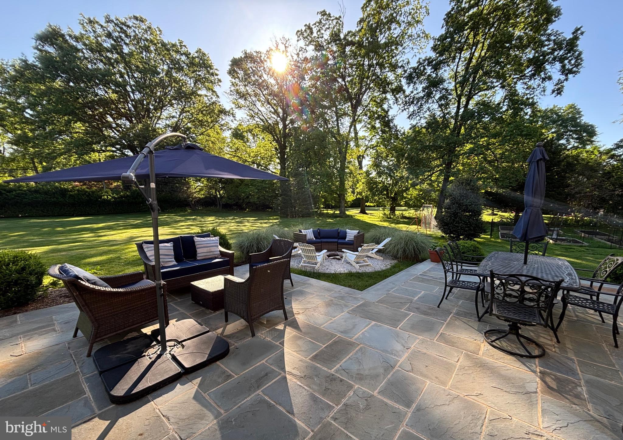 DELAVUE MANOR - Residential