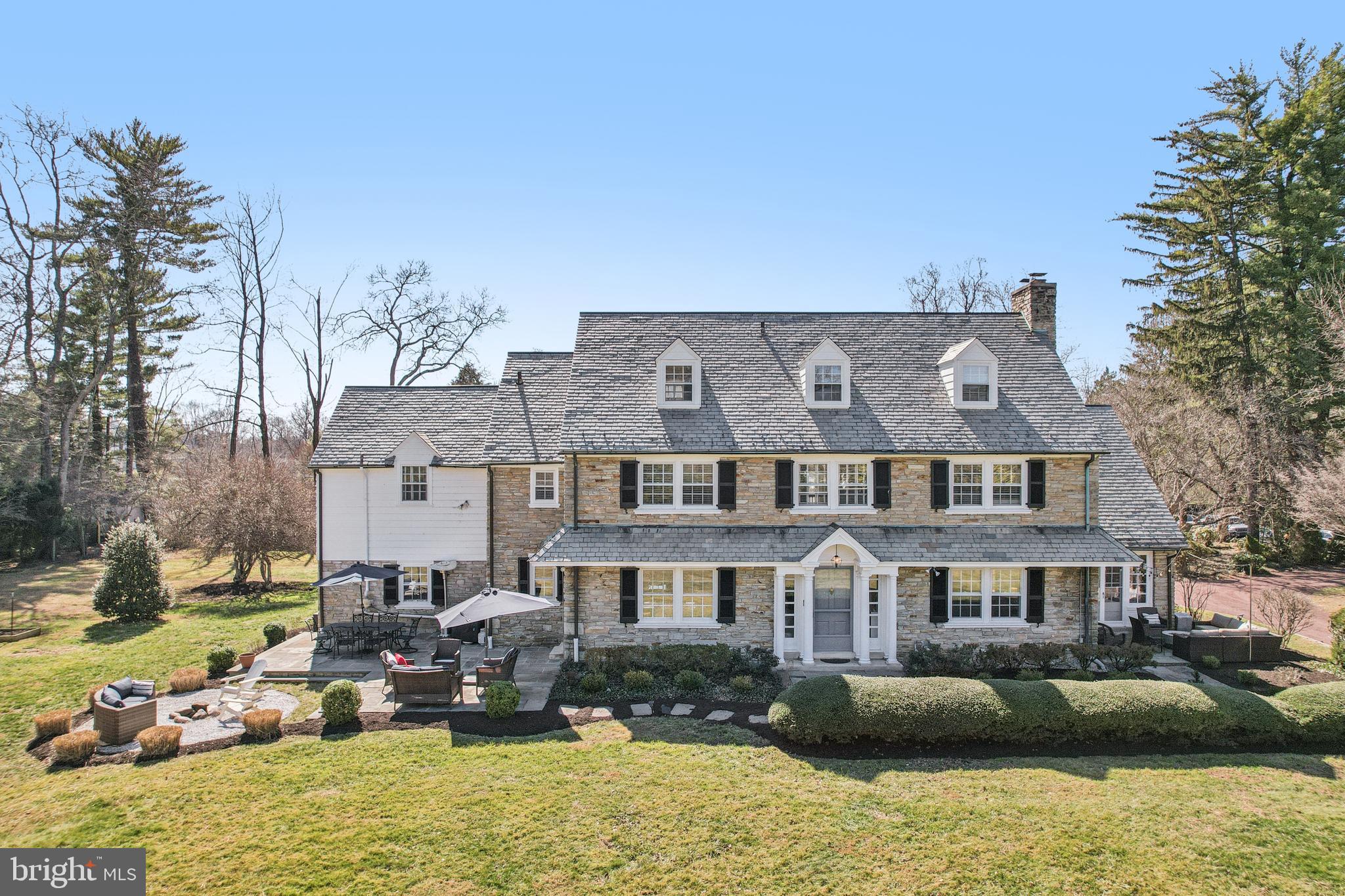 DELAVUE MANOR - Residential